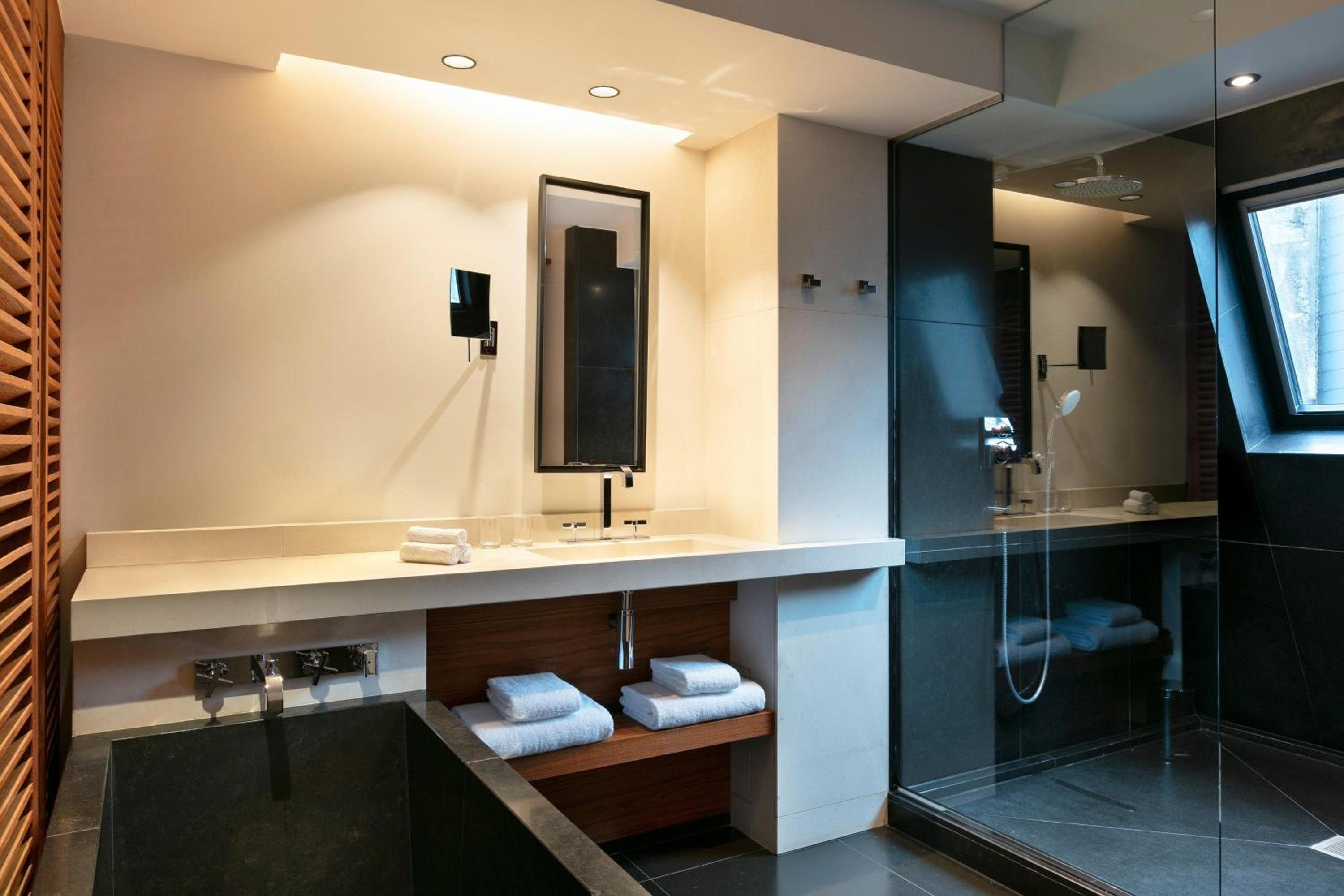 Deluxe Twin Suite