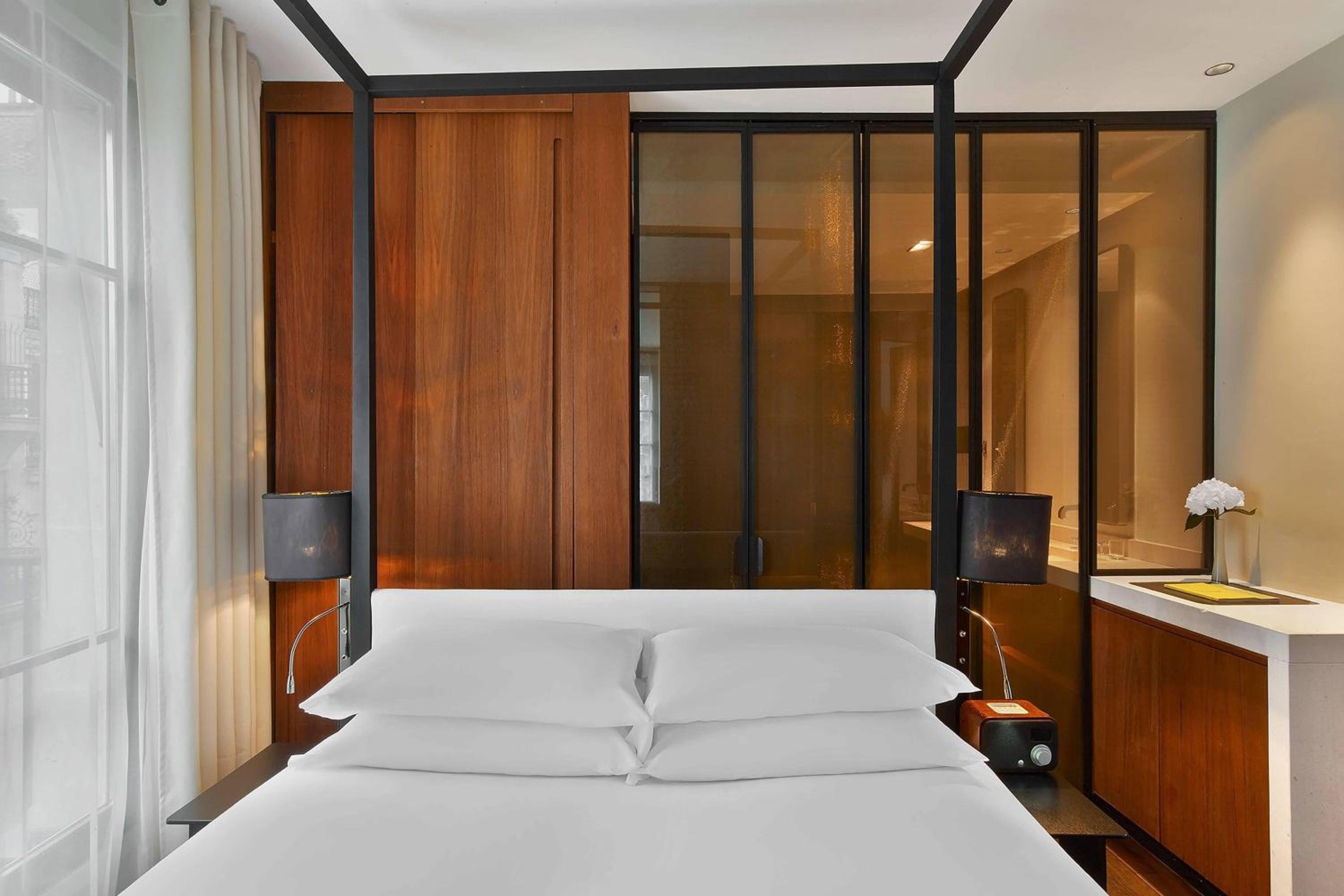 Eiffel View Suite, Suite, 1 King, Eiffel Tower view thumbnail 5