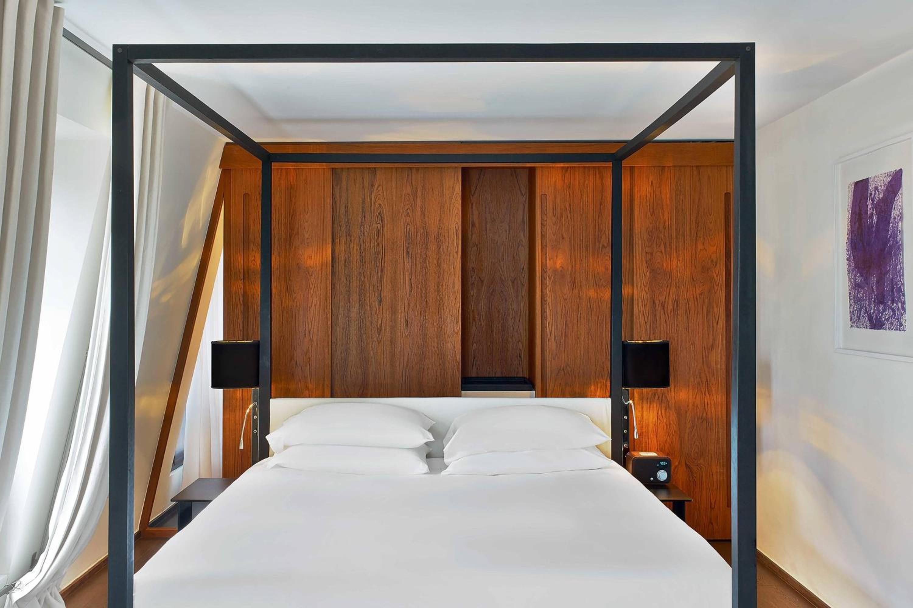 Eiffel Suite, Suite, 1 King, Eiffel Tower view thumbnail 6