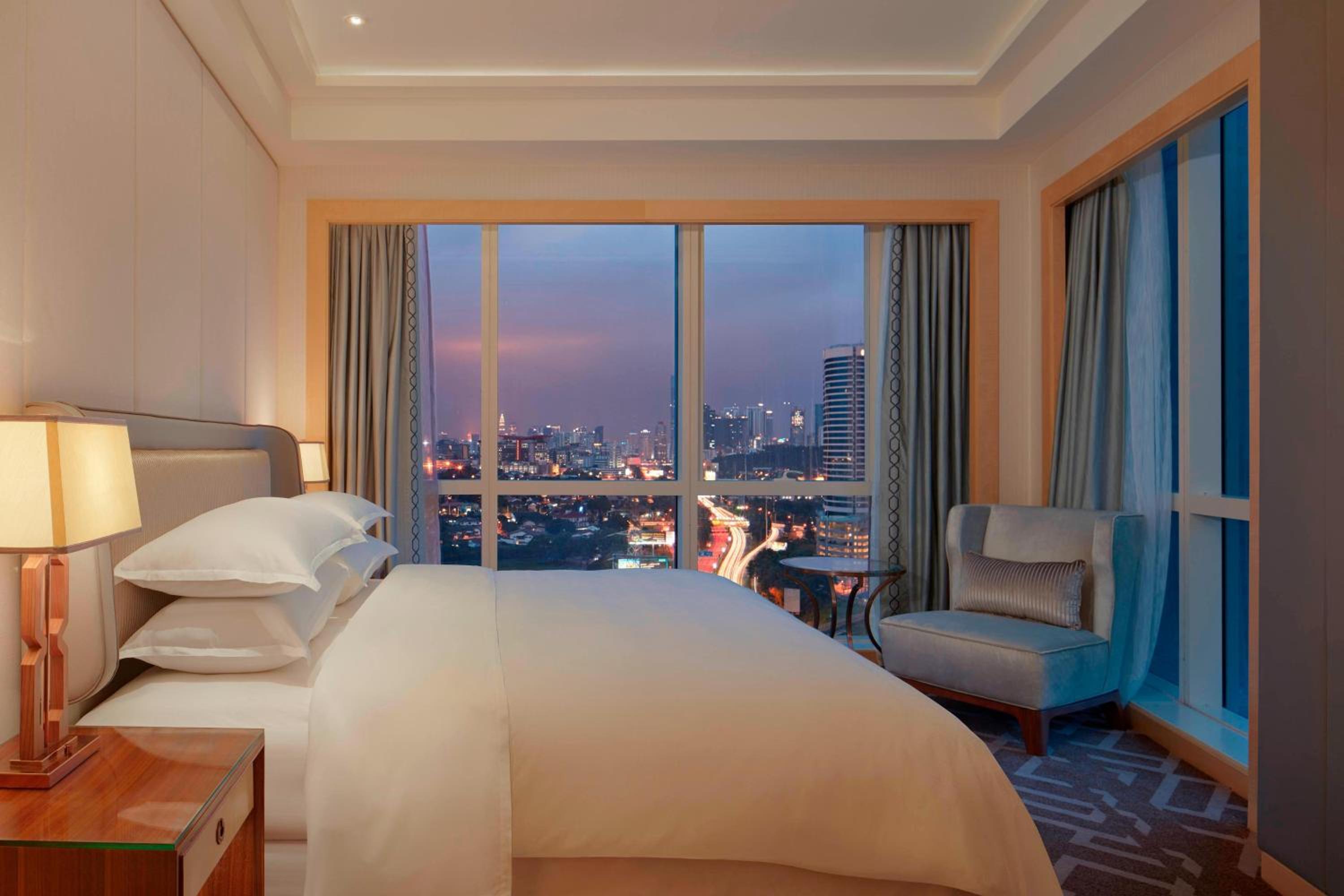 Executive Club Suite, Club lounge access, 1 King photo 3