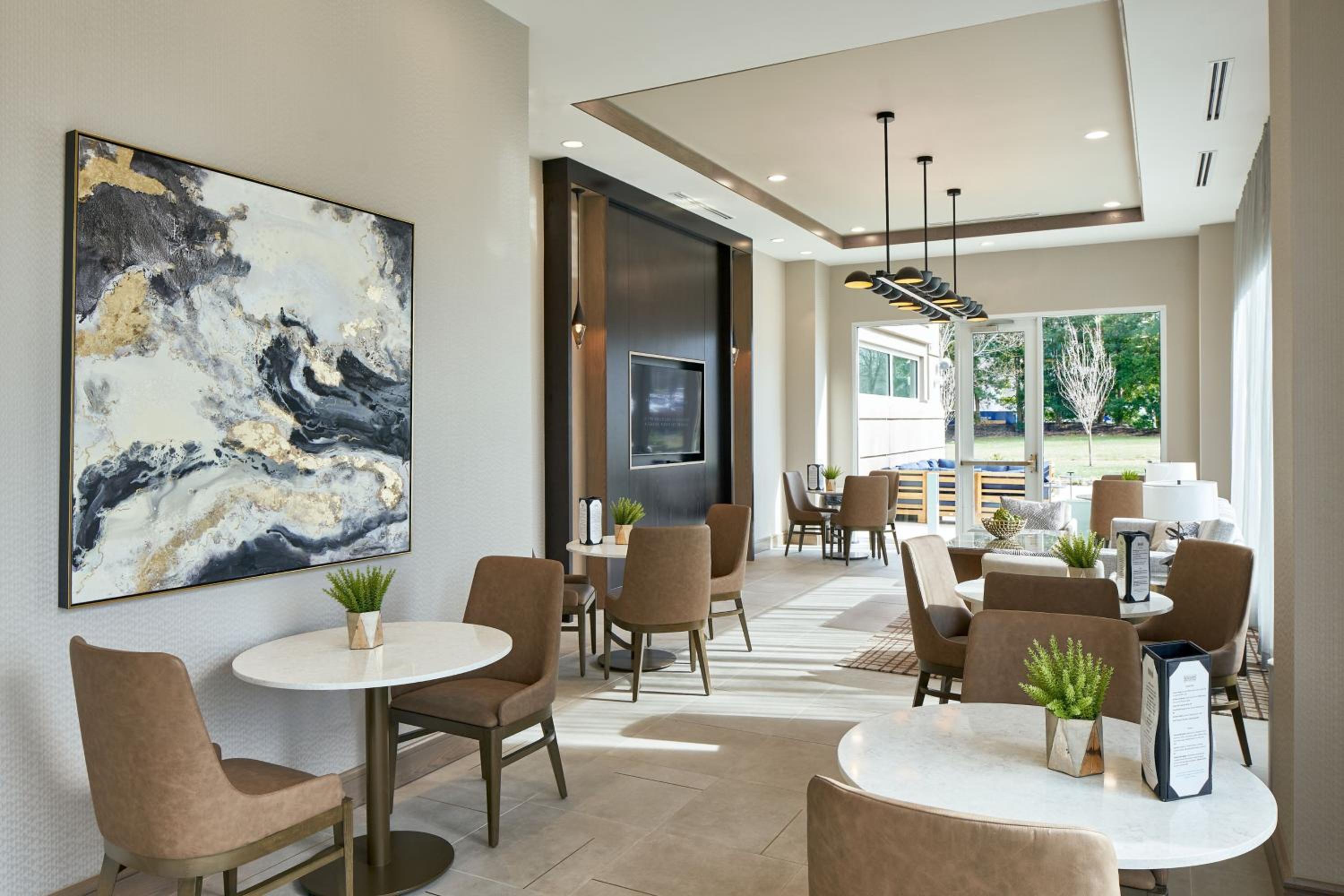 M Club lounge access, Guest room, 1 King - Photo 6