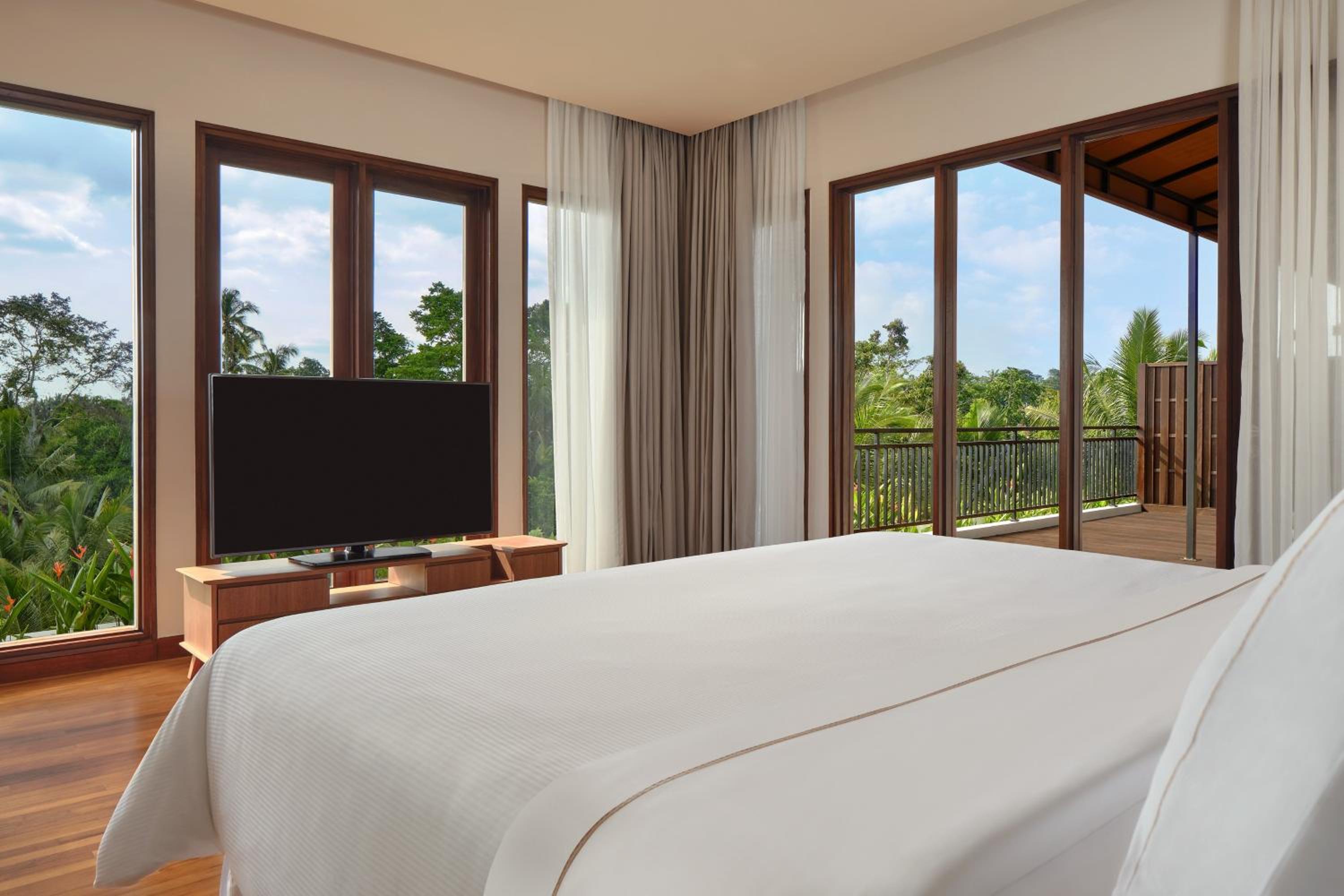 Puri Penthouse, Penthouse, 1 King, Garden view, Balcony with  Free Mini Bar, Daily Shuttle to Monkey Forest, Daily Yoga, Free Bike to borrow,  Free Family Activity and 24 Hour access to Motion Fitness Center photo 1