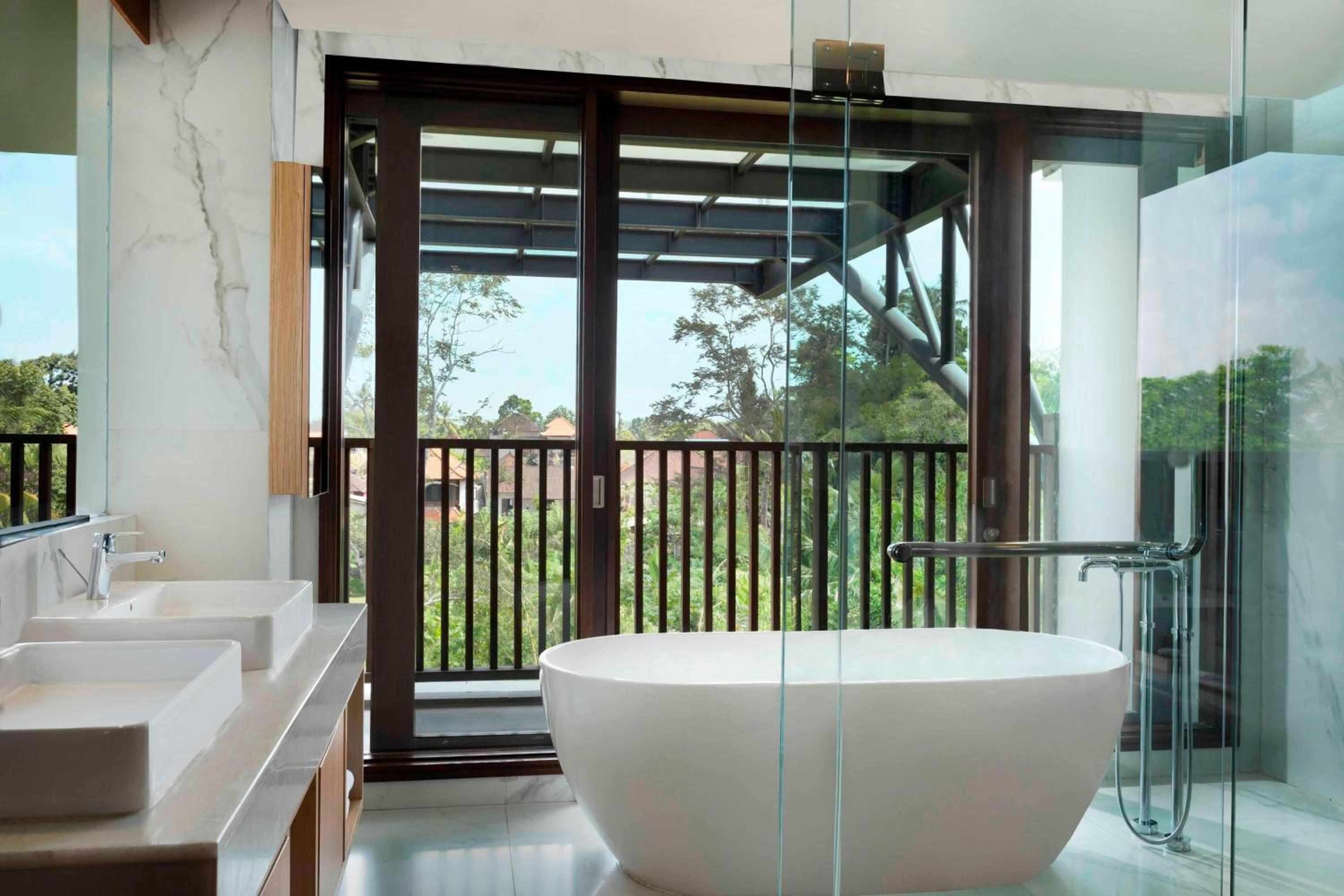 Punyan Suite Room, 1 Bedroom Suite, 1 King, Garden view, Balcony with Free Mini Bar, Daily Shuttle to Monkey Forest, Daily Yoga, Free Bike to borrow,  Free Family Activity and 24 Hour access to Motion Fitness Center photo 2