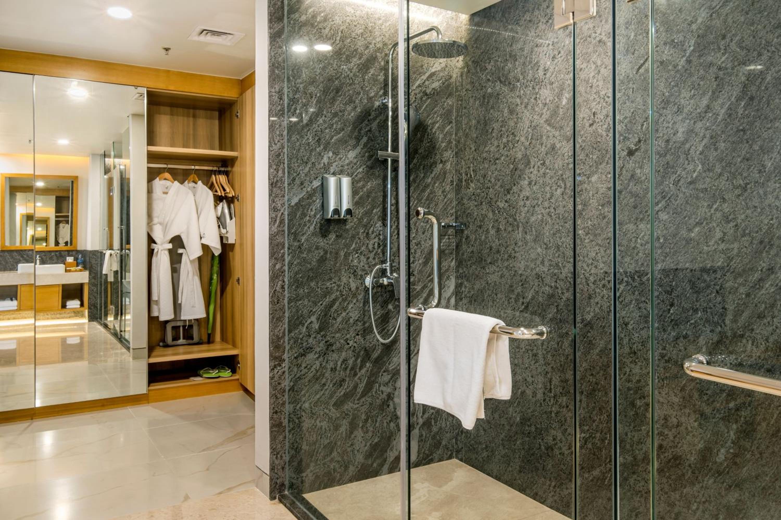 Puri Penthouse, Penthouse, 1 King, Garden view, Balcony with  Free Mini Bar, Daily Shuttle to Monkey Forest, Daily Yoga, Free Bike to borrow,  Free Family Activity and 24 Hour access to Motion Fitness Center photo 3
