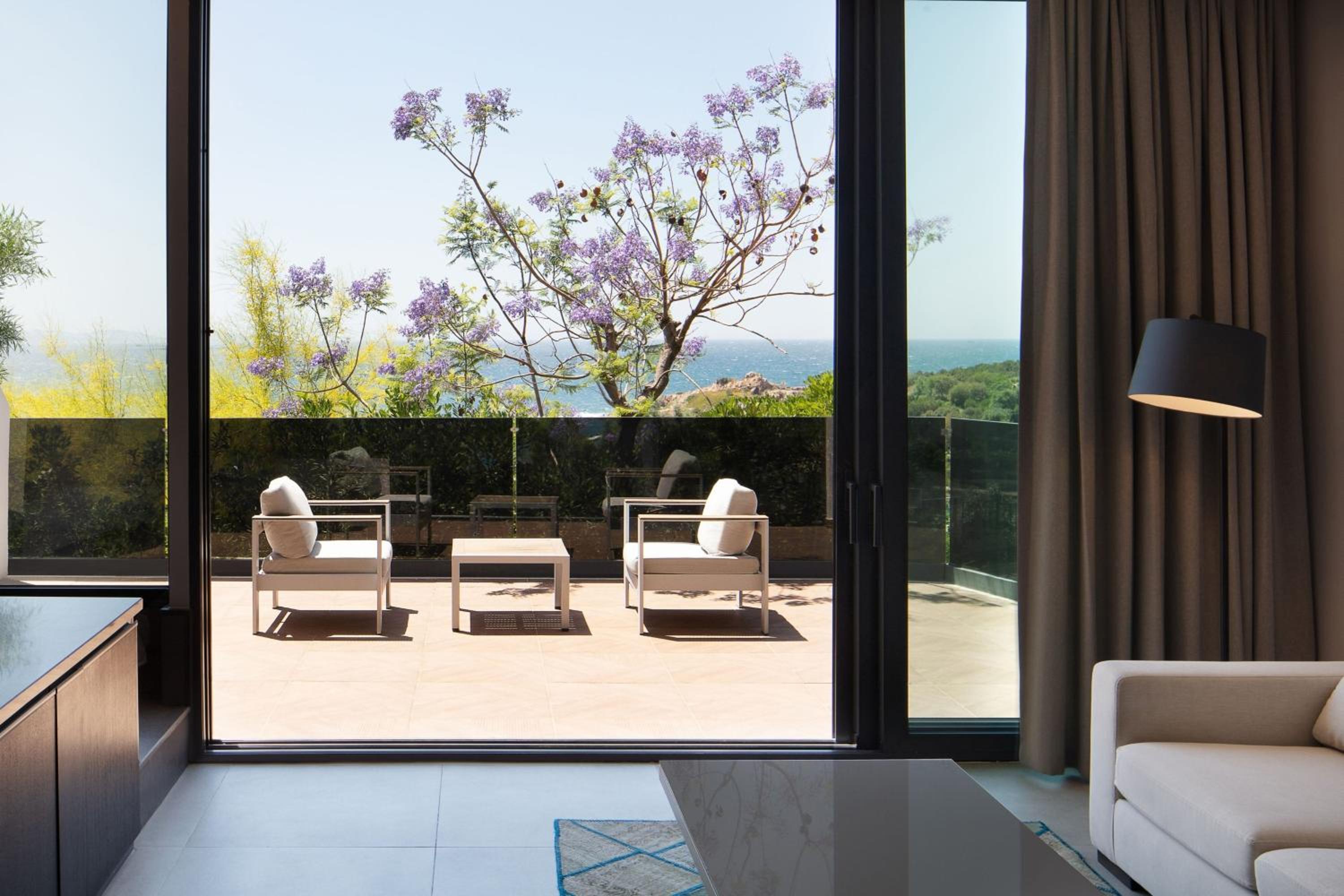 Grand Suite, with King Bed and Sea view thumbnail 6