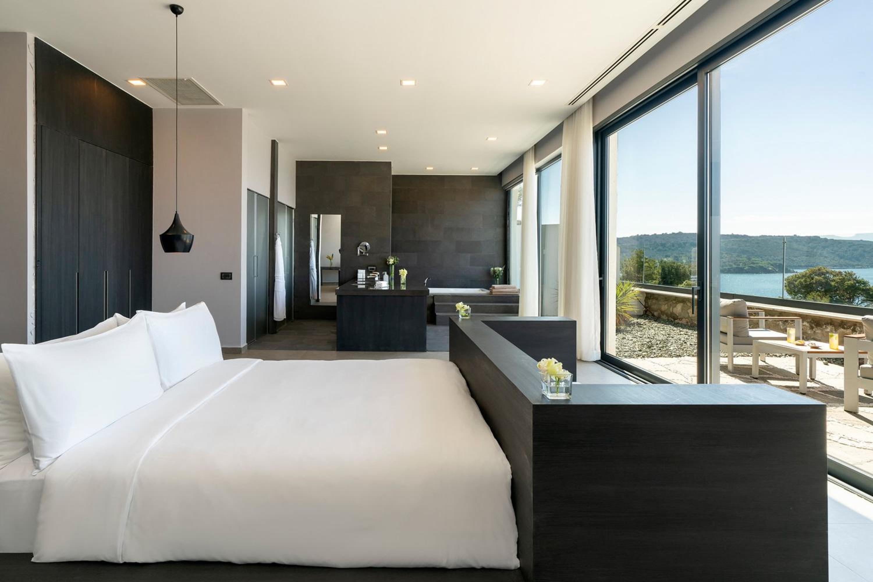 Junior Suite, 1 King, Sea view, Balcony