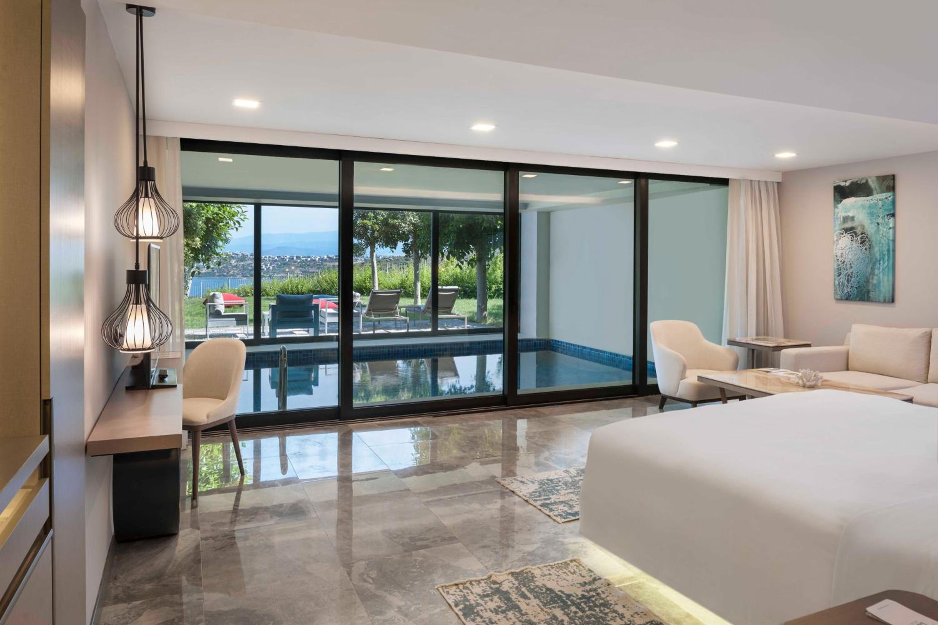 Indoor Grand Pool Suite, 1 Bedroom Suite, 1 King, Sea view thumbnail 5