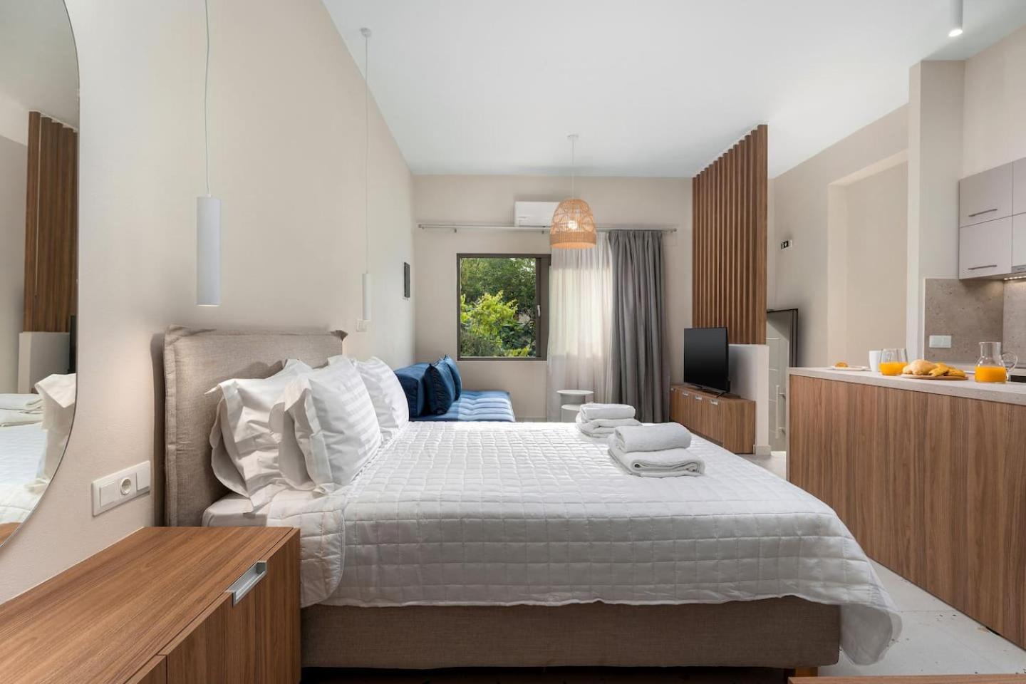Studio Apartment photo 1