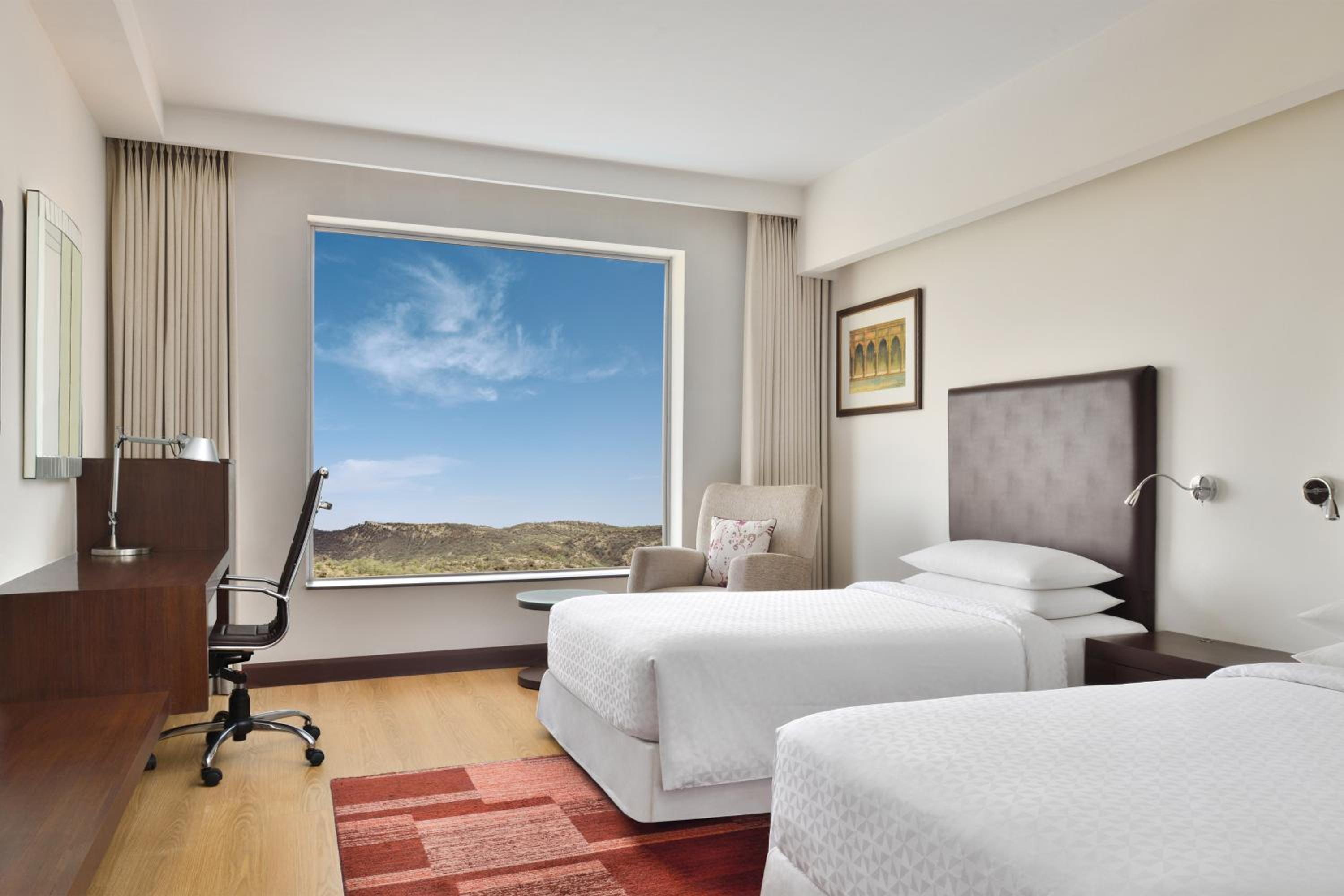 Deluxe Twin Room ( 20% Dis on SPA, Laundry and Food & Soft Beverages only at The Eatery, Credit Meal of INR 1000/- in a the stay on Minimum bill amount of INR 2500/-) - Photo 1