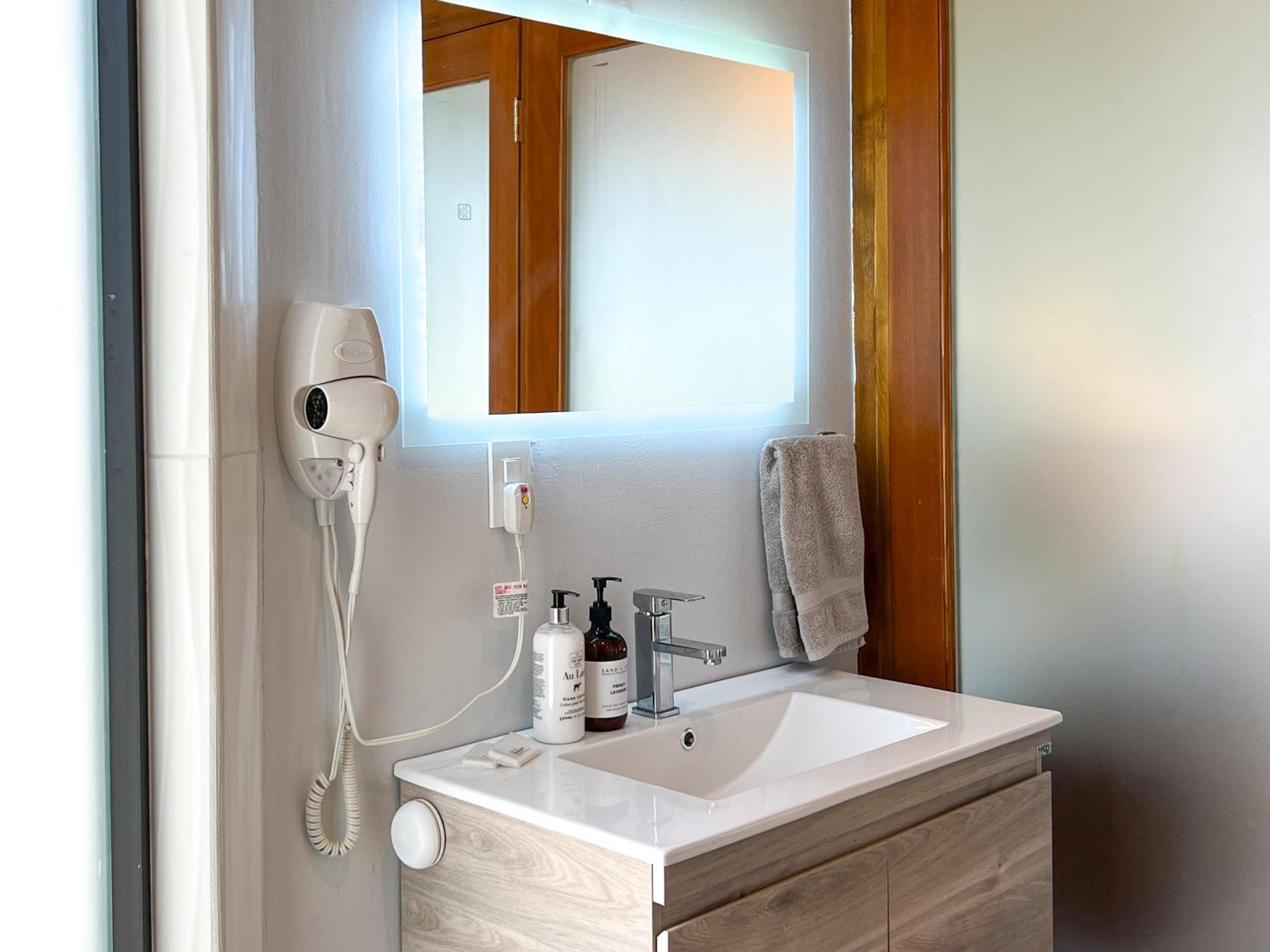 Double or Twin Room with Terrace - Photo 2