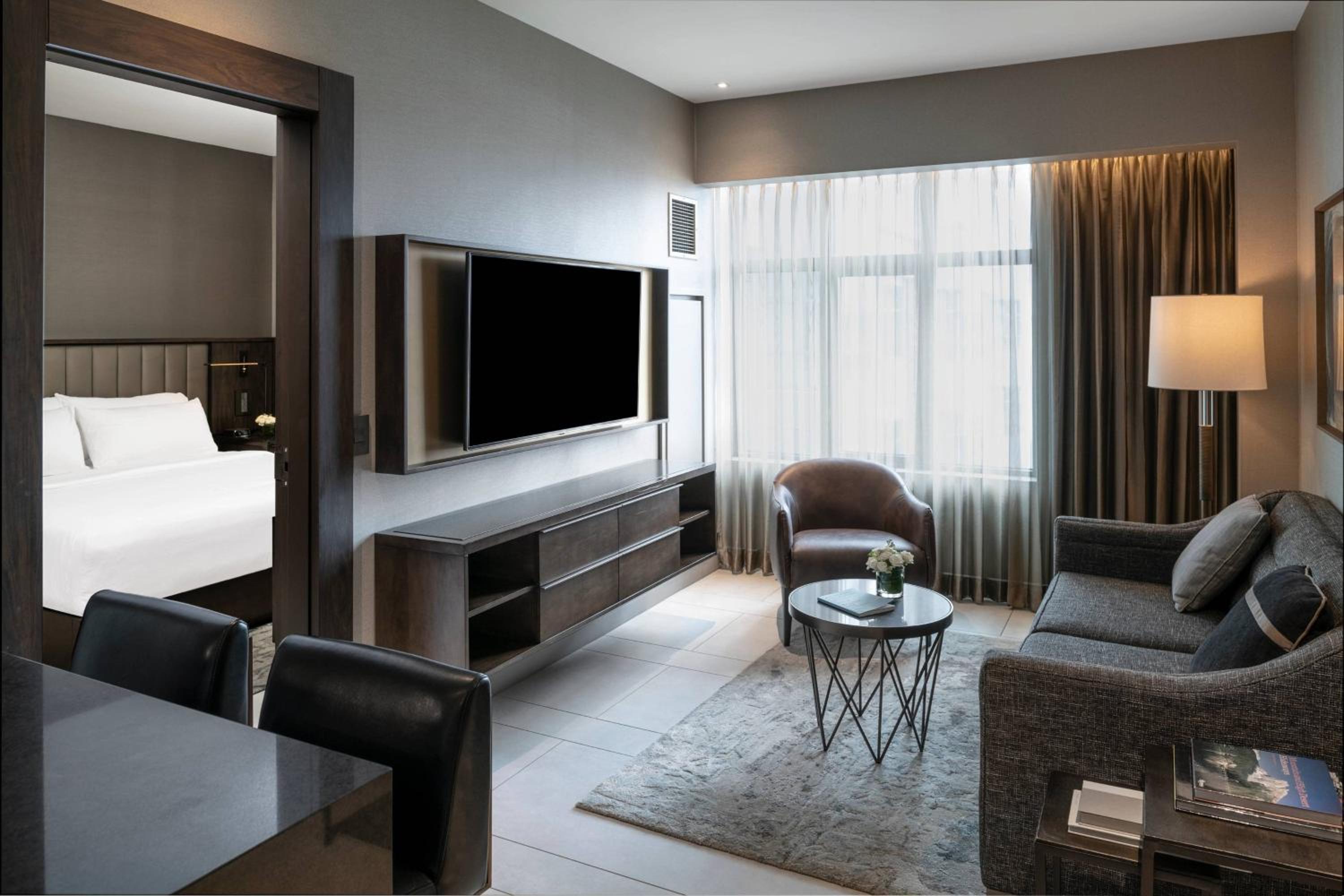 1 Bedroom Suite, 1 King, Sofa bed
