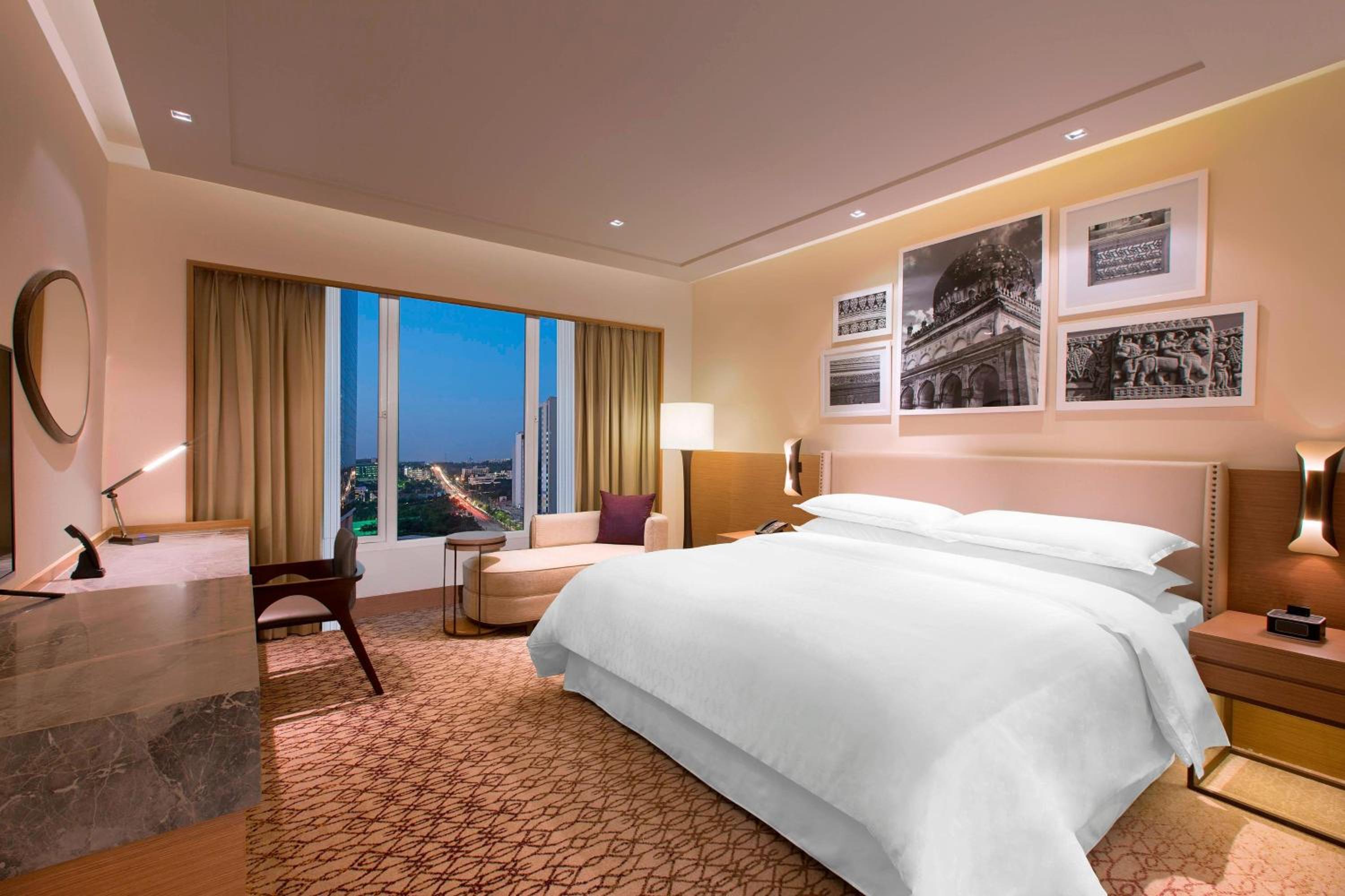 Sheraton Club- King Bed - Lounge access with 02hrs happy hours