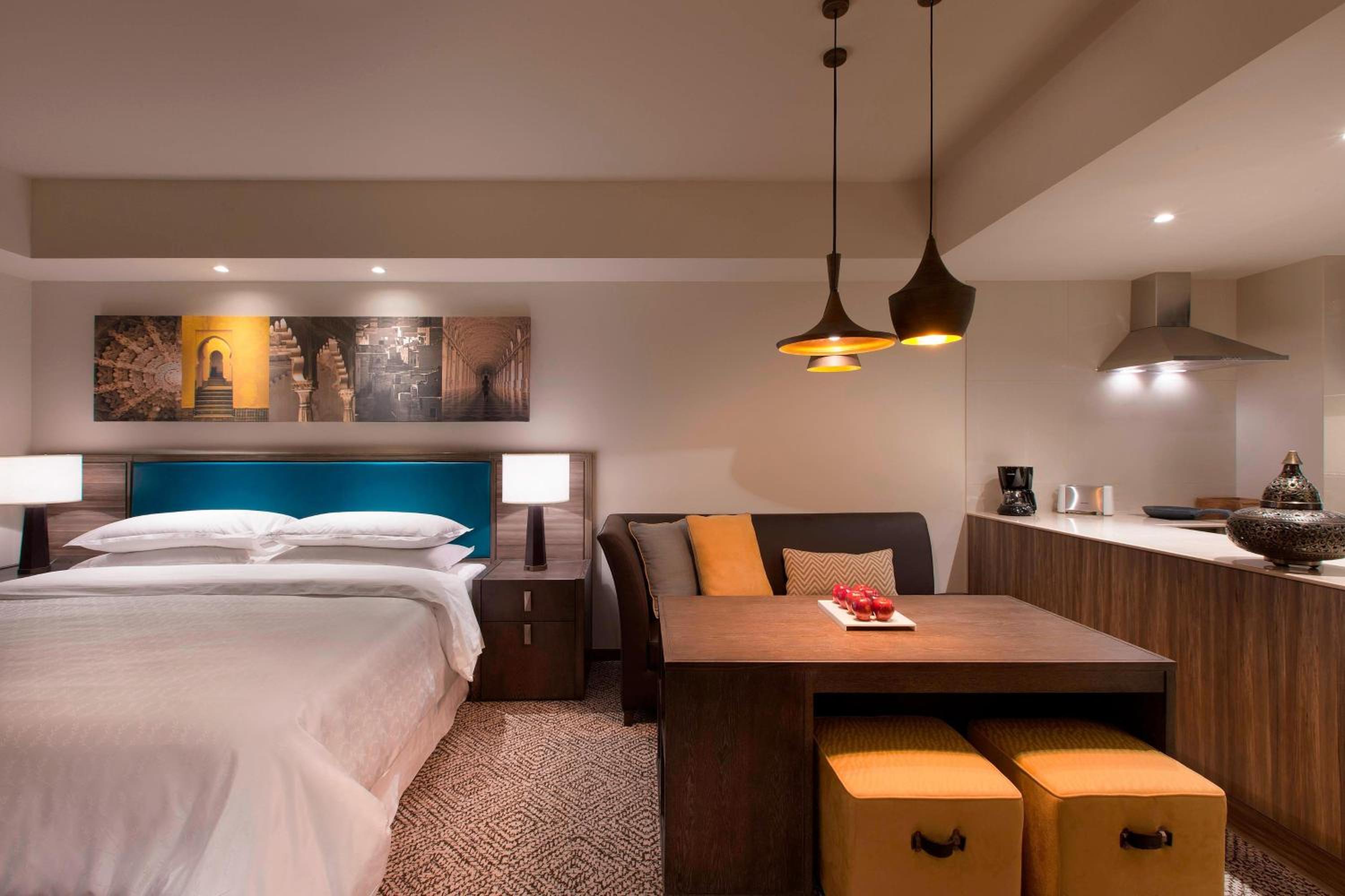 Studio Apartment-King Bed