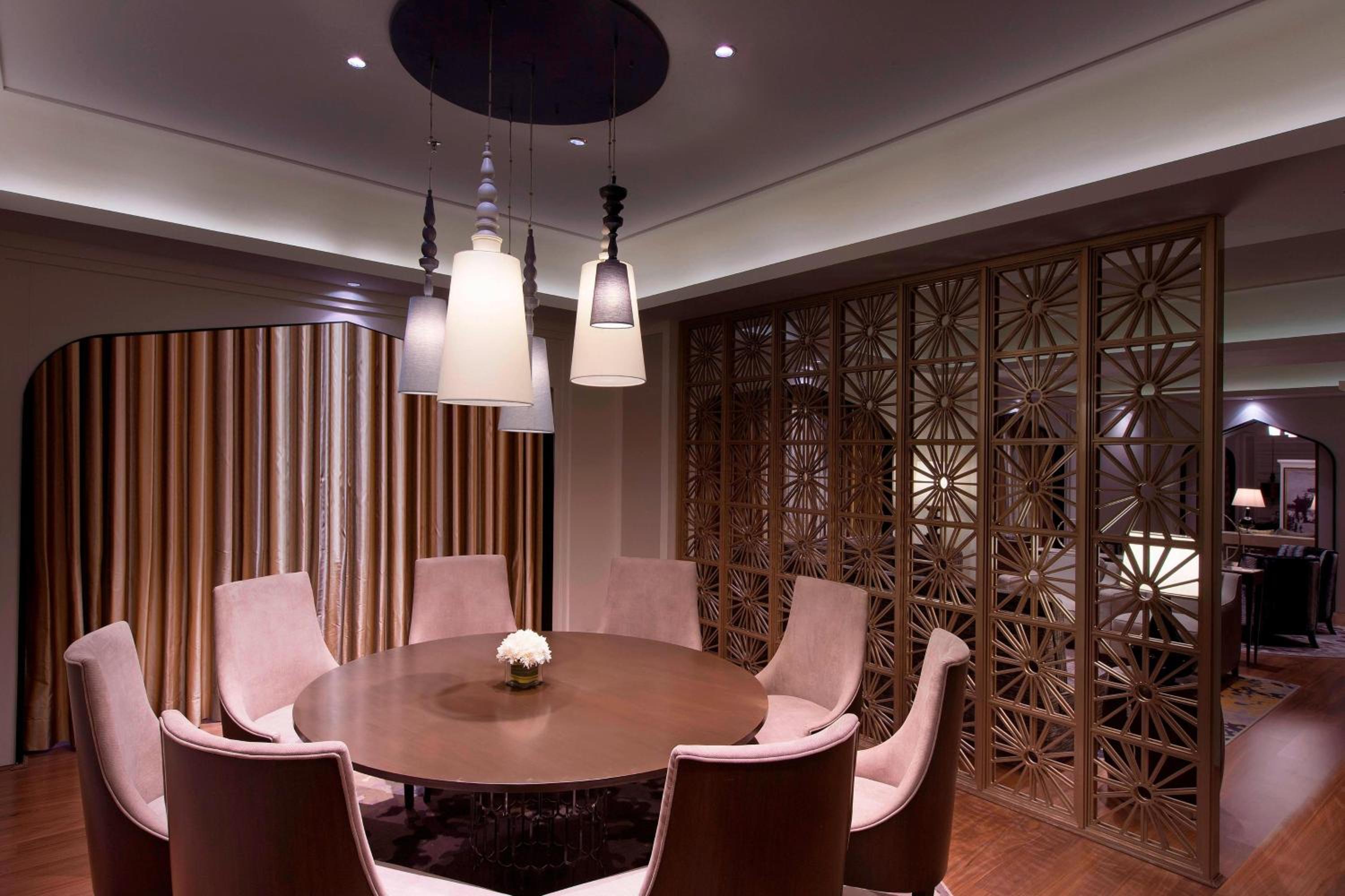 Presidential Suite, 1 King, Bathrooms: 2 Presidential Suite, 1 King, Bathrooms: 2