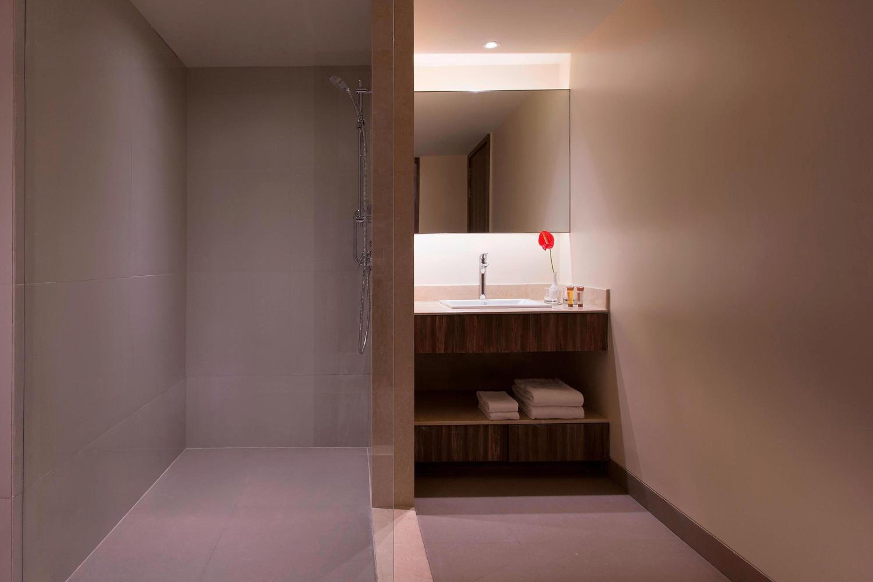 1 Bedroom Apartment-King Bed – Lounge access with 02hrs happy hours 1 Bedroom Apartment-King Bed – Lounge access with 02hrs happy hours