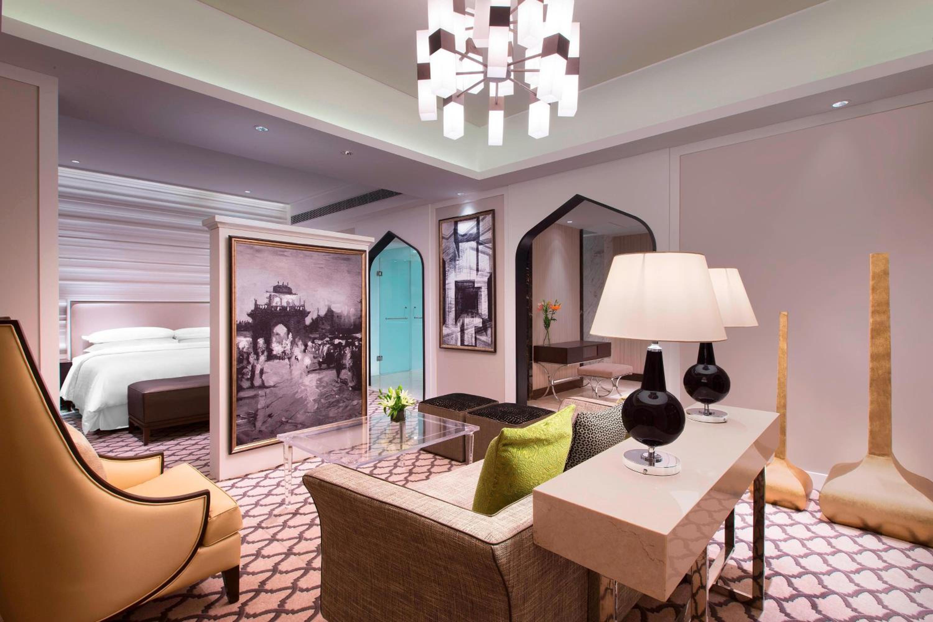 Presidential Suite, 1 King, Bathrooms: 2