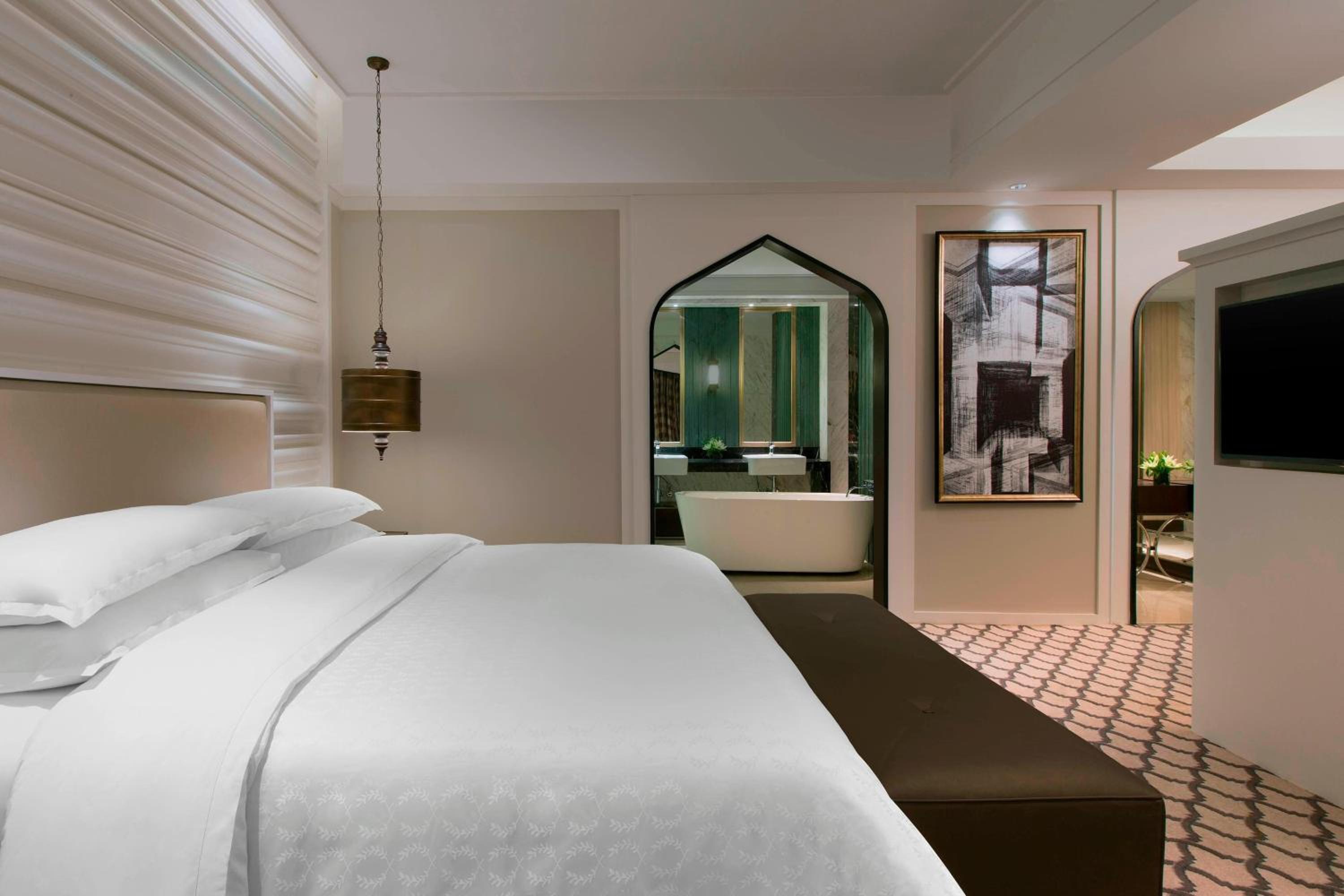 Presidential Suite, 1 King, Bathrooms: 2 Presidential Suite, 1 King, Bathrooms: 2