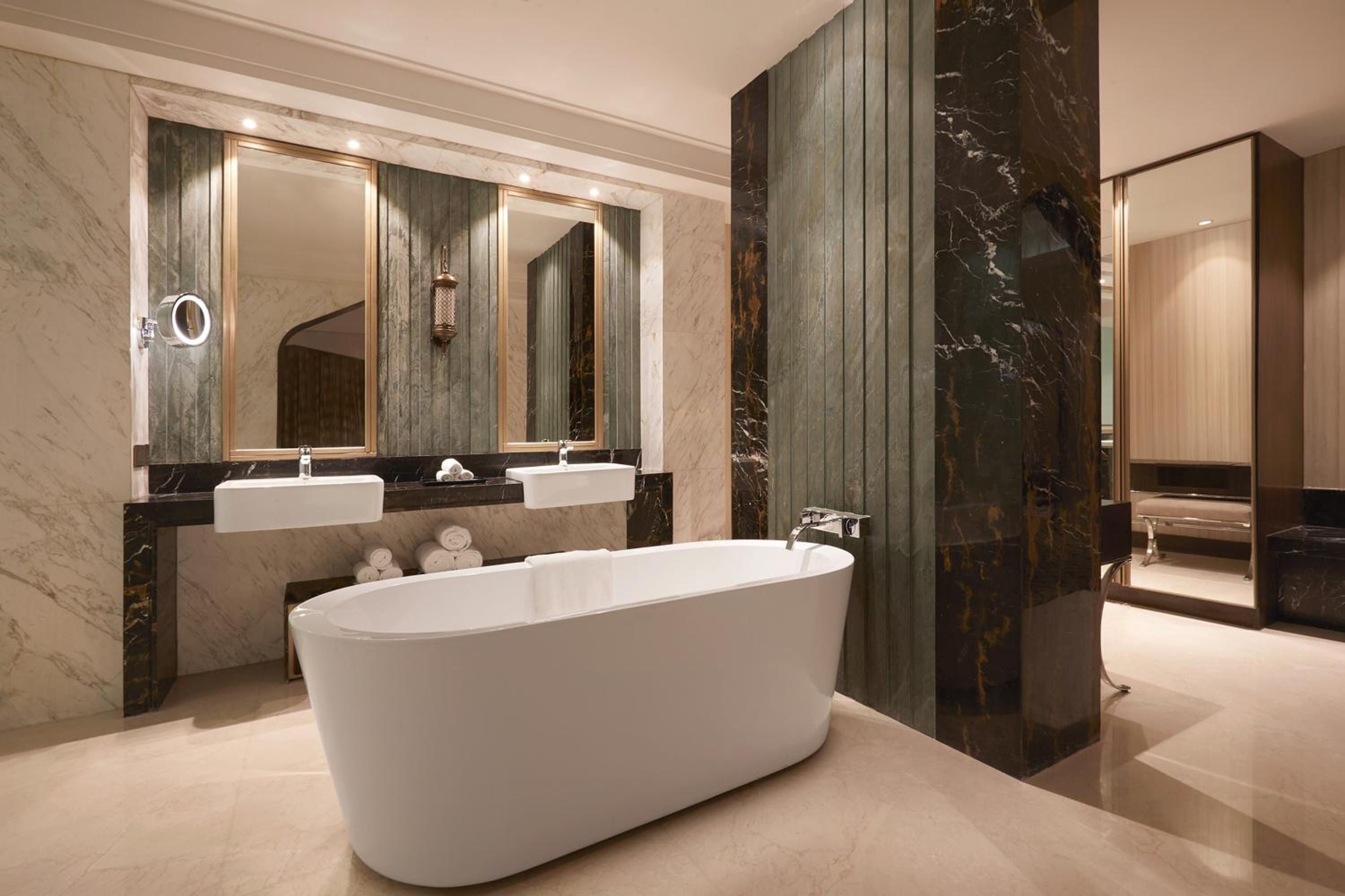 Presidential Suite, 1 King, Bathrooms: 2 Presidential Suite, 1 King, Bathrooms: 2