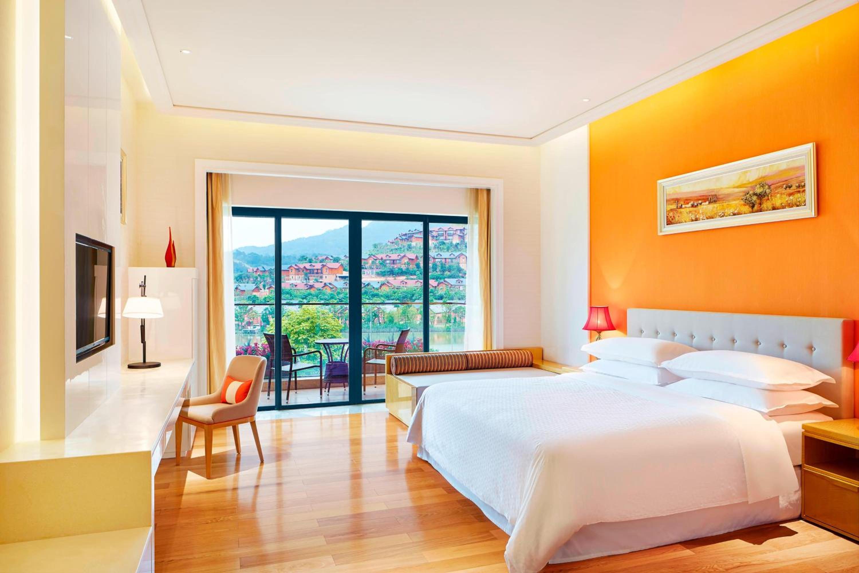 Deluxe Lake View, Guest room, 1 King, Lake view