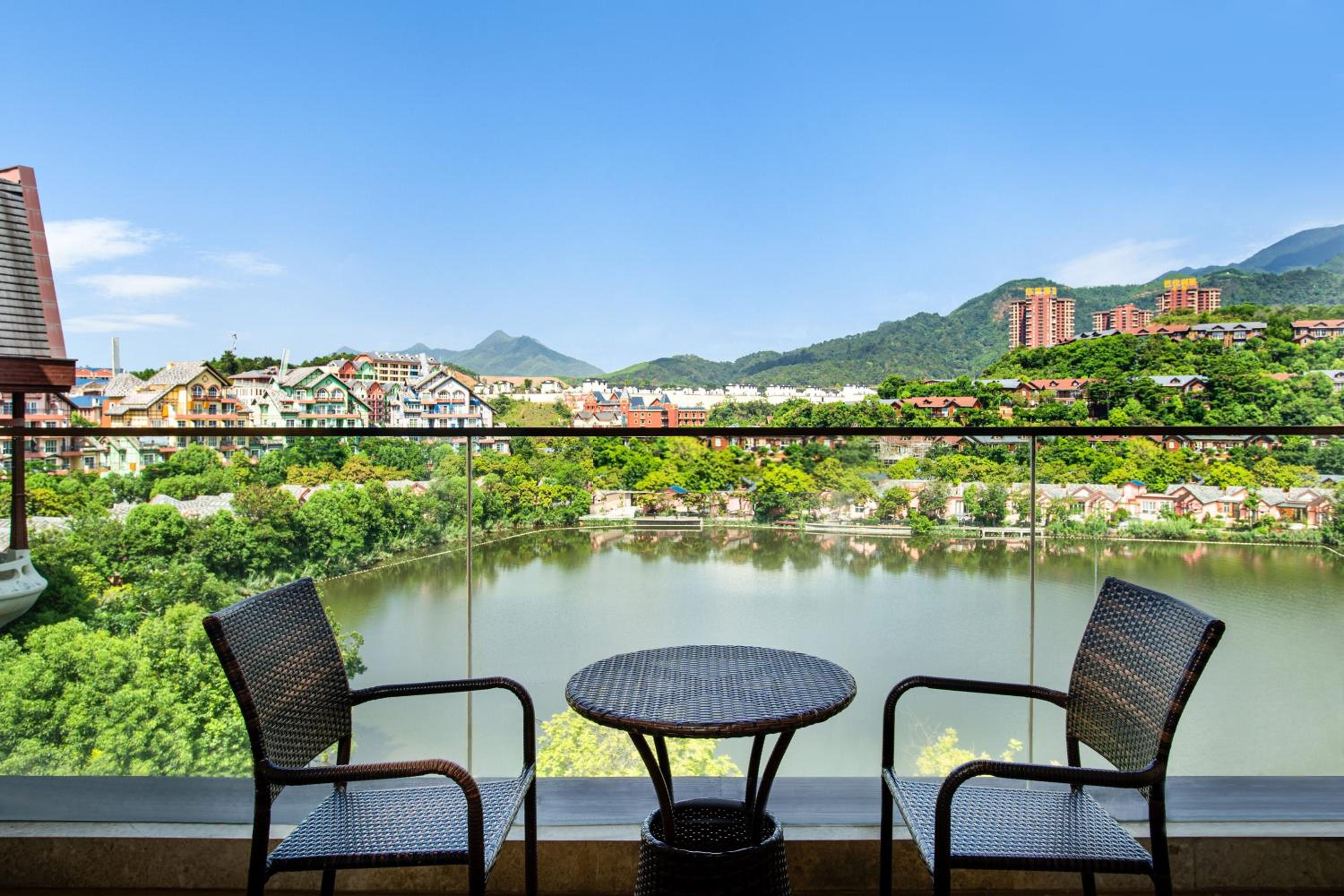 Deluxe Lake View, Guest room, 2 Twin/Single Bed(s), Balcony  photo 3