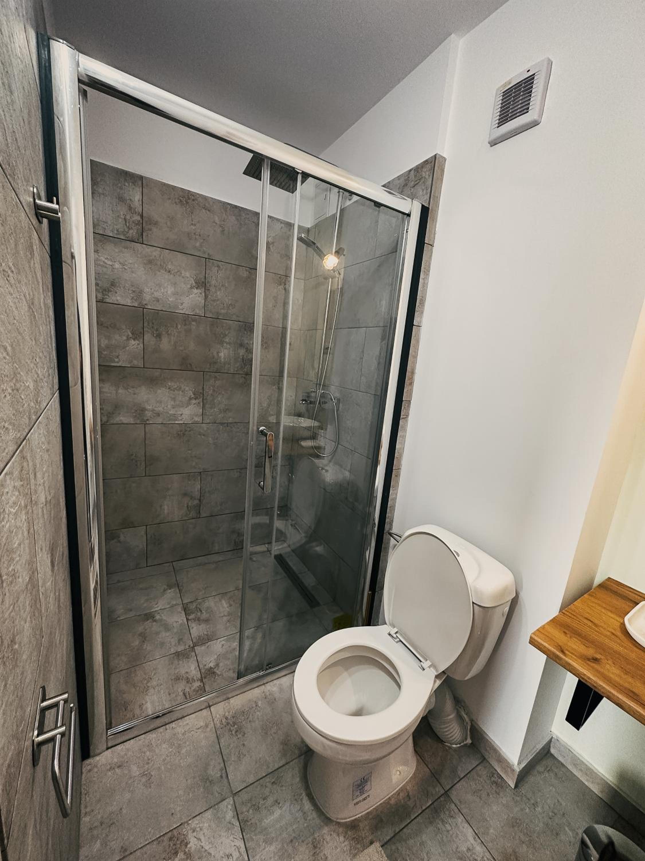 Twin Room with Private Bathroom photo 2