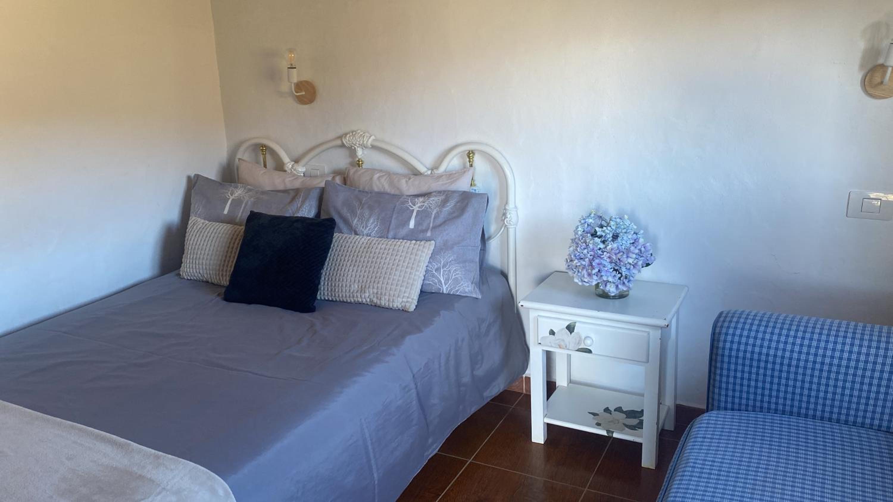 One-Bedroom House - Photo 6