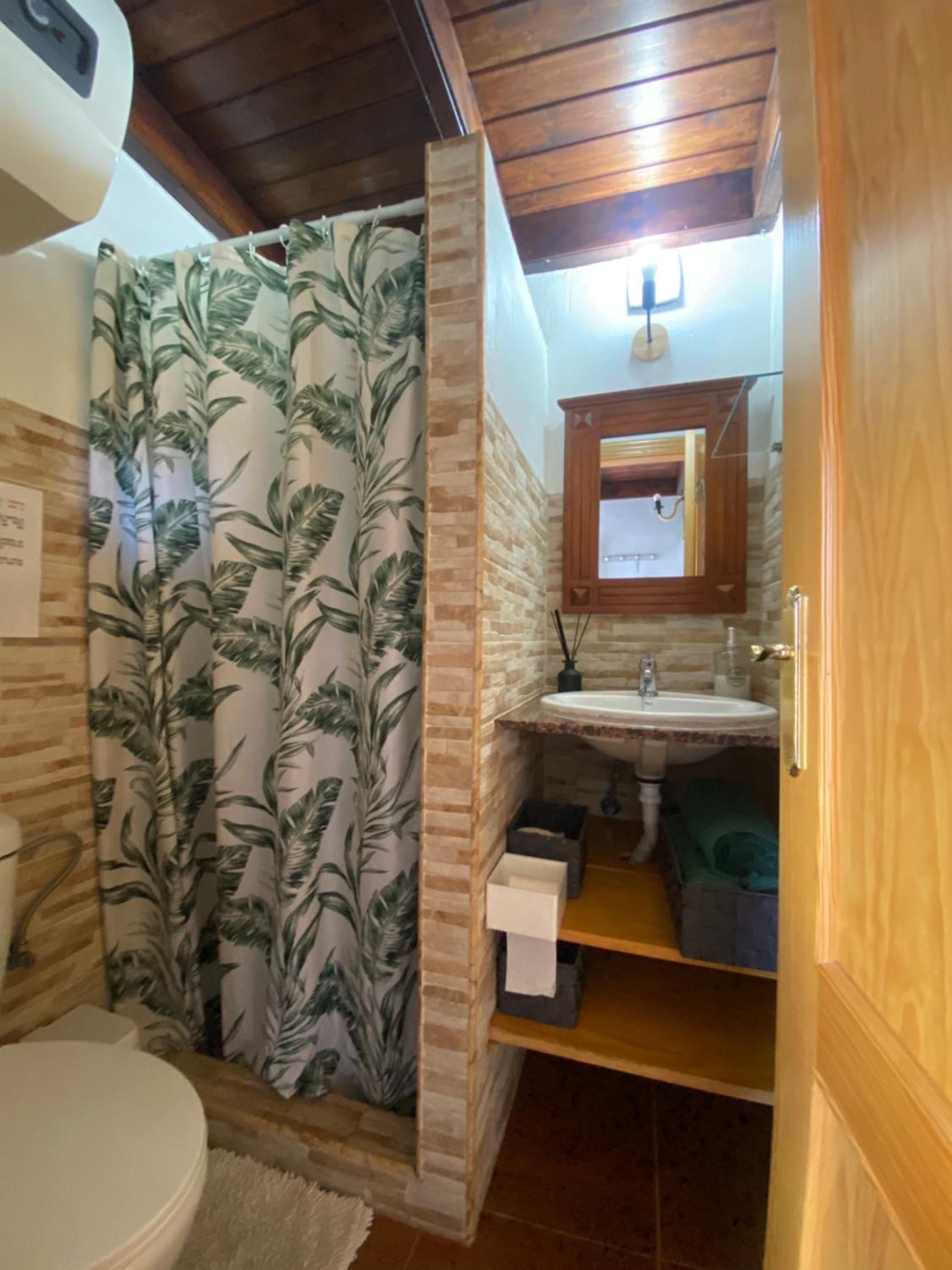 One-Bedroom House - Photo 2