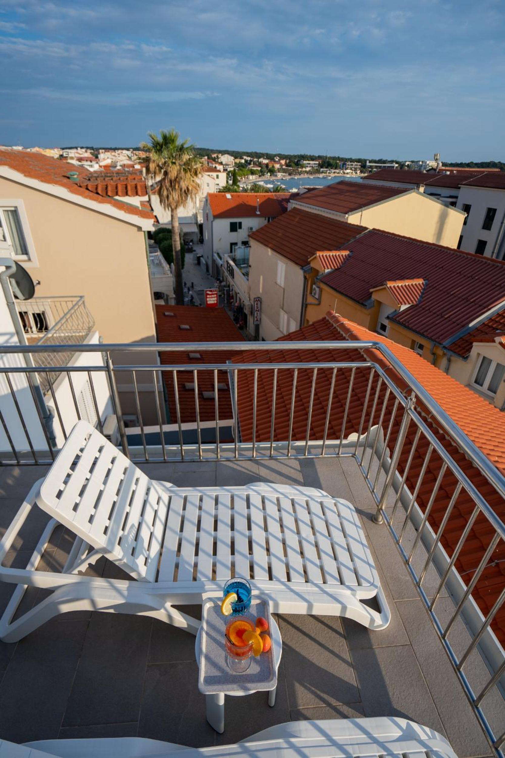 Deluxe Suite with Sea View photo 3