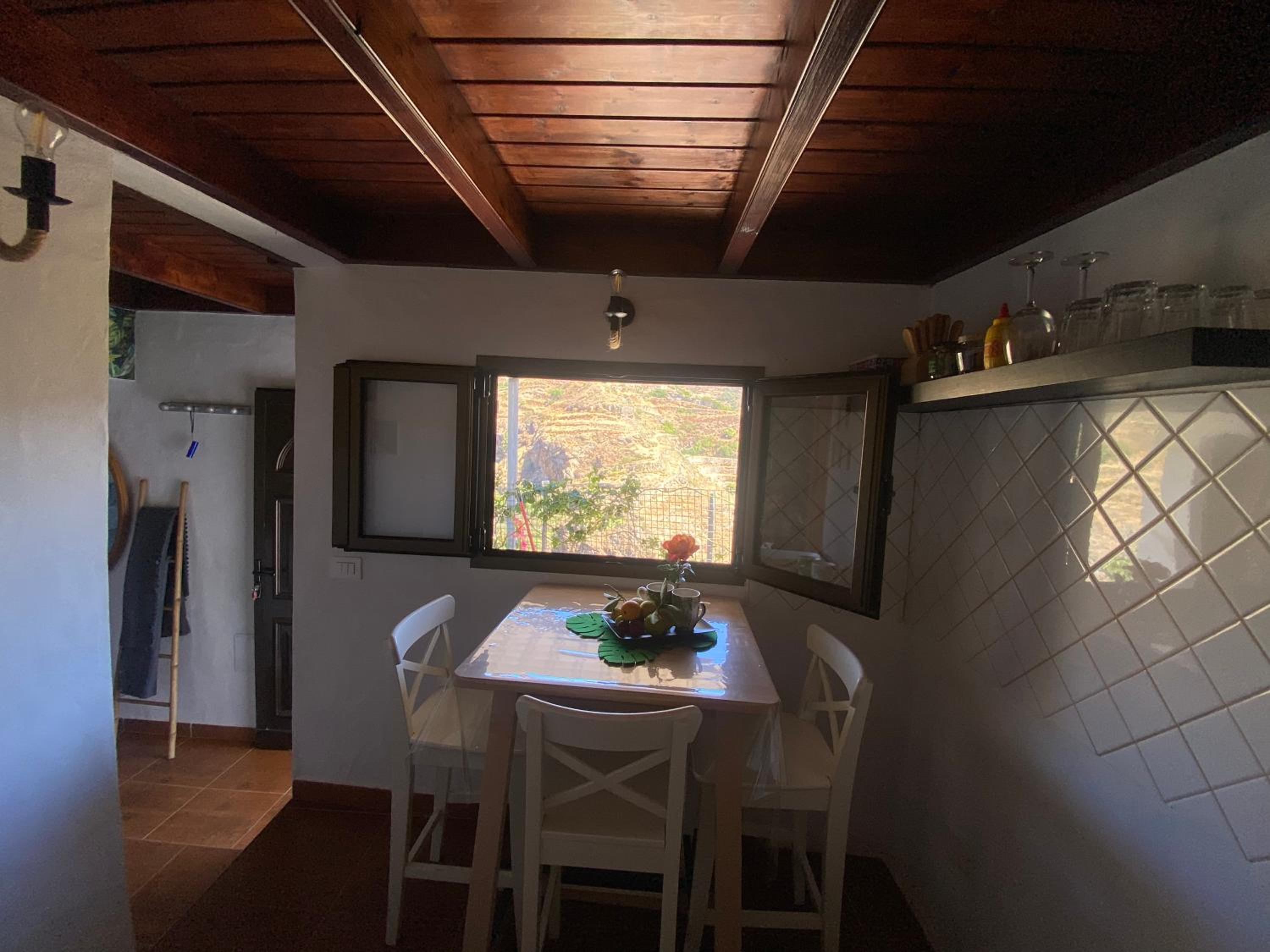 One-Bedroom House - Photo 4