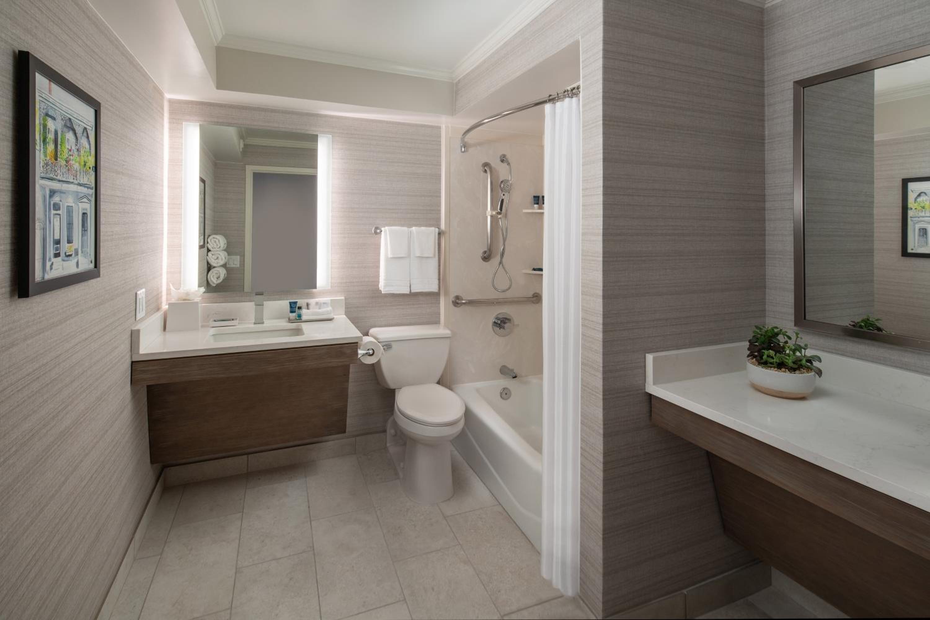  Junior Suite, 2 Queen Beds - Photo 2