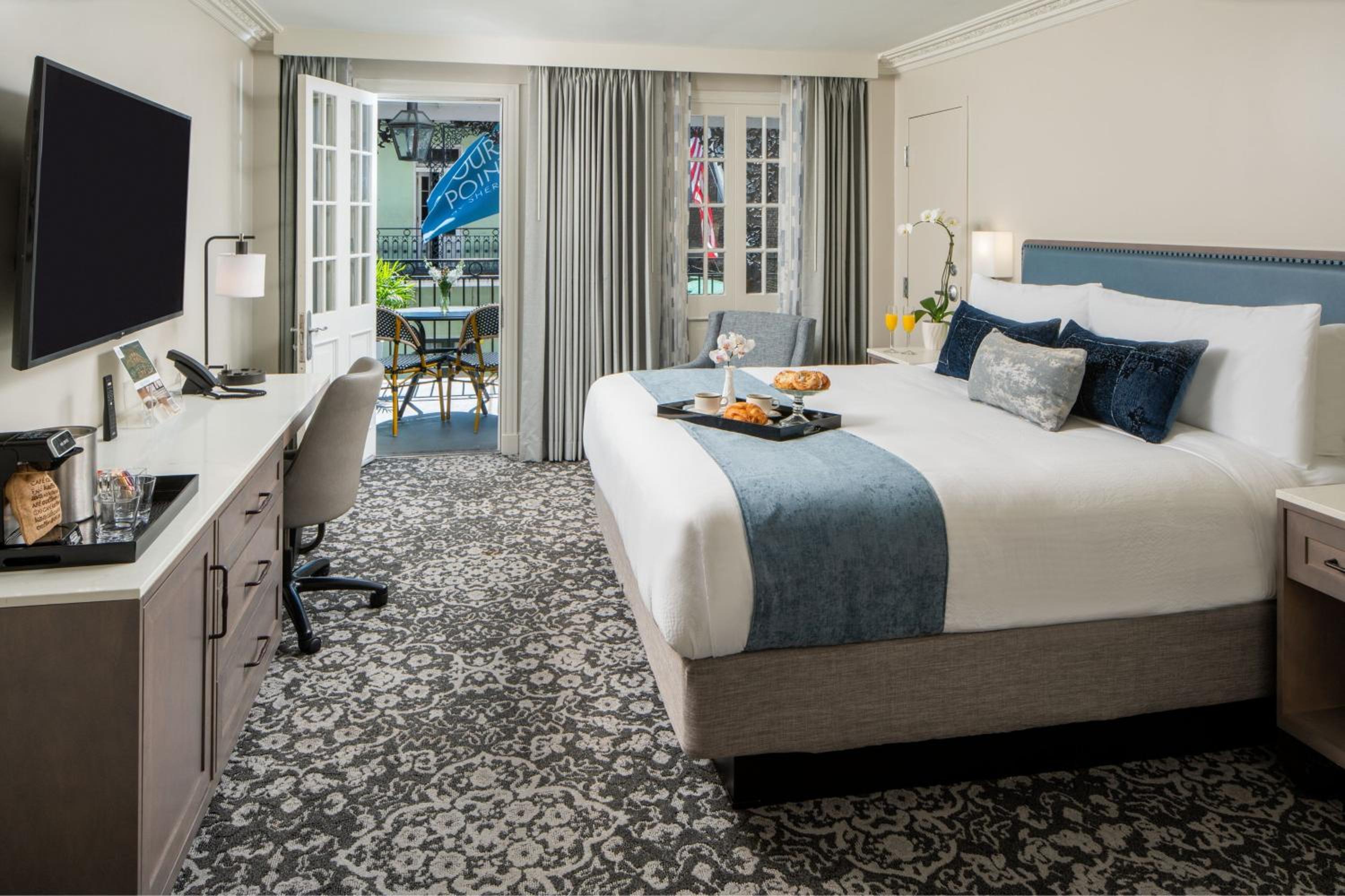 Deluxe Guest Room, Balcony, 1 King Bed, Toulouse Street View - Photo 1