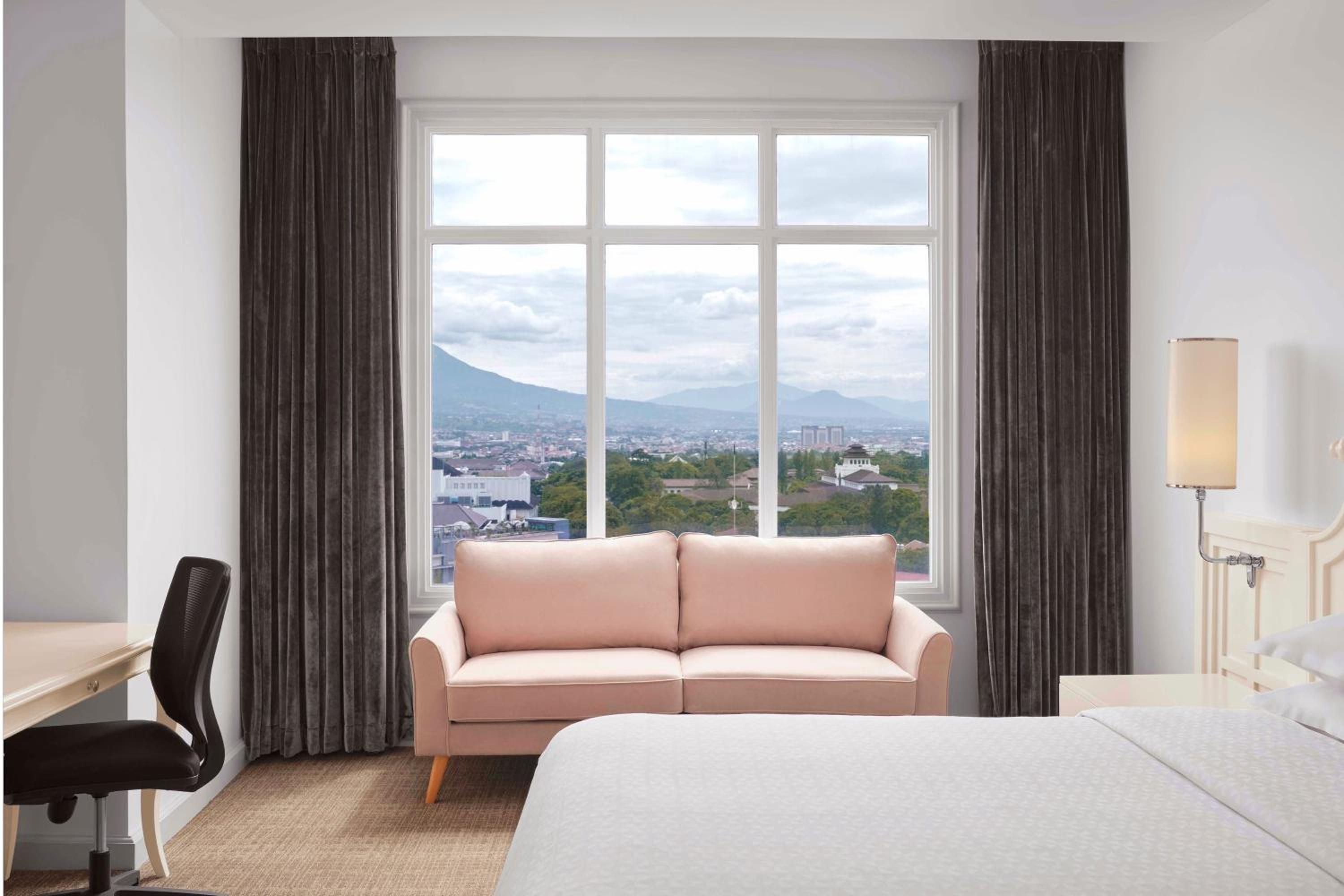 Premium King Room with Sofa Bed photo 2