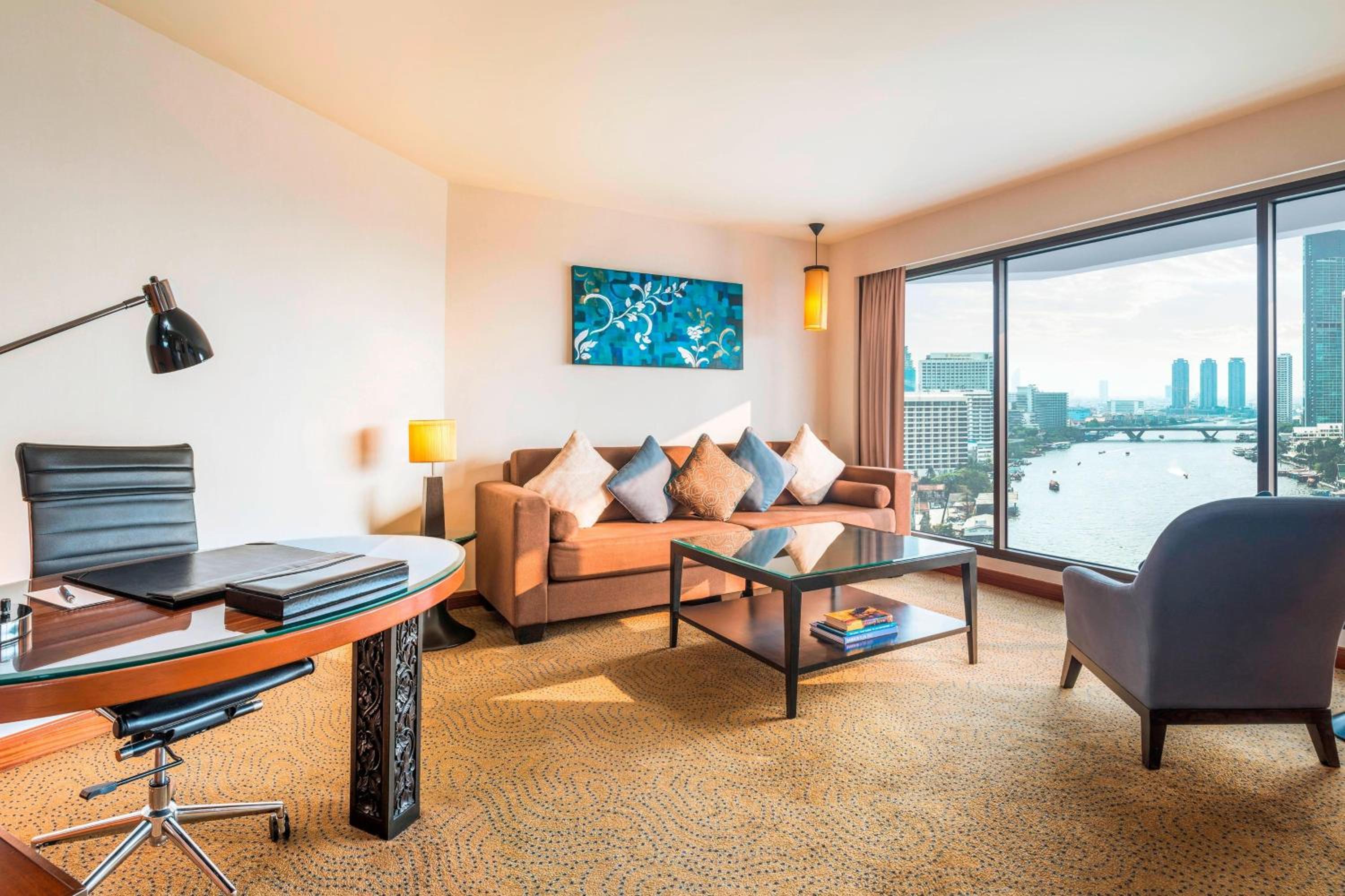 Executive, Club lounge access, 1 Bedroom Executive Suite, 1 King, River view