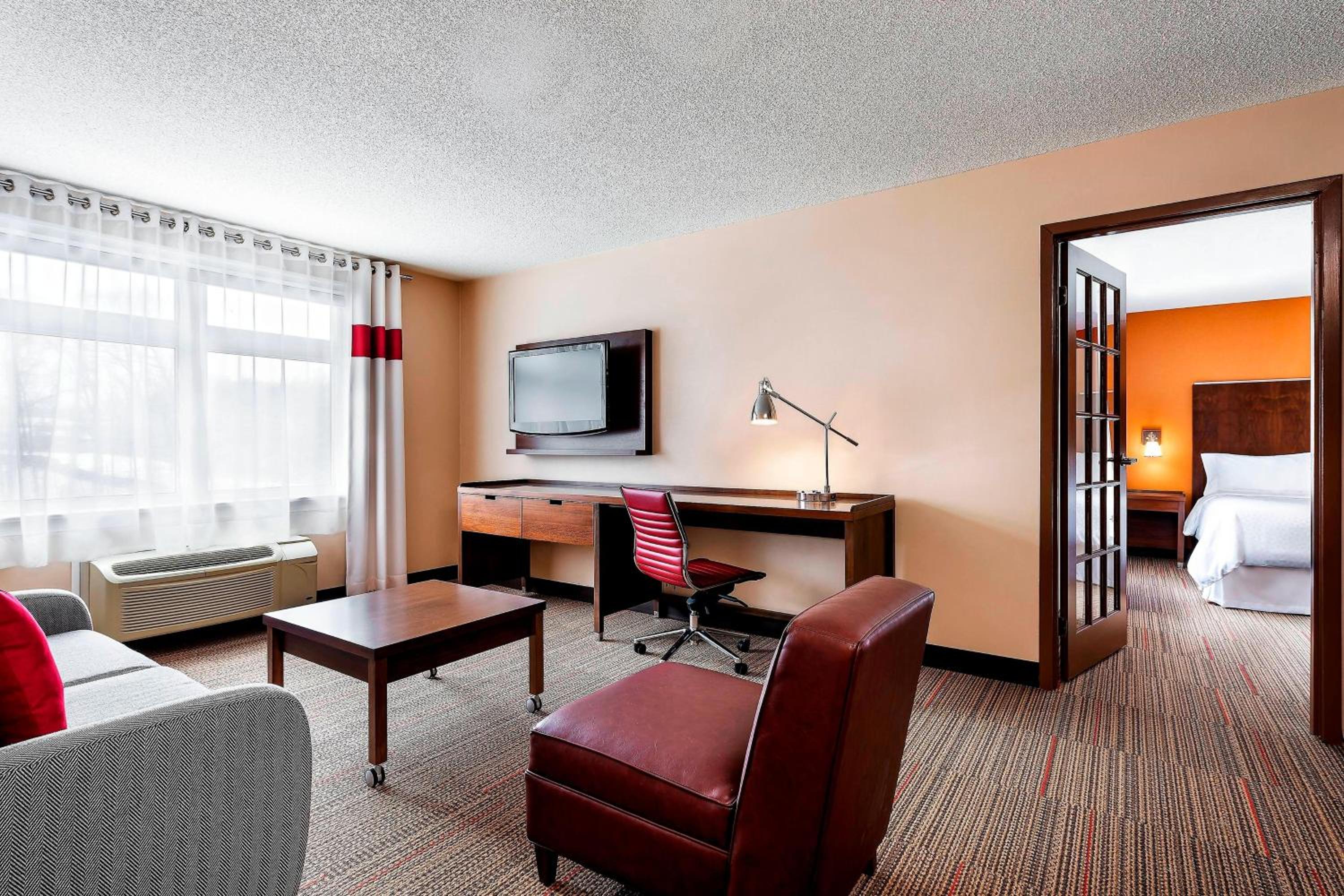 1 Bedroom Suite, 1 King, Sofa bed, Near elevator - Photo 1