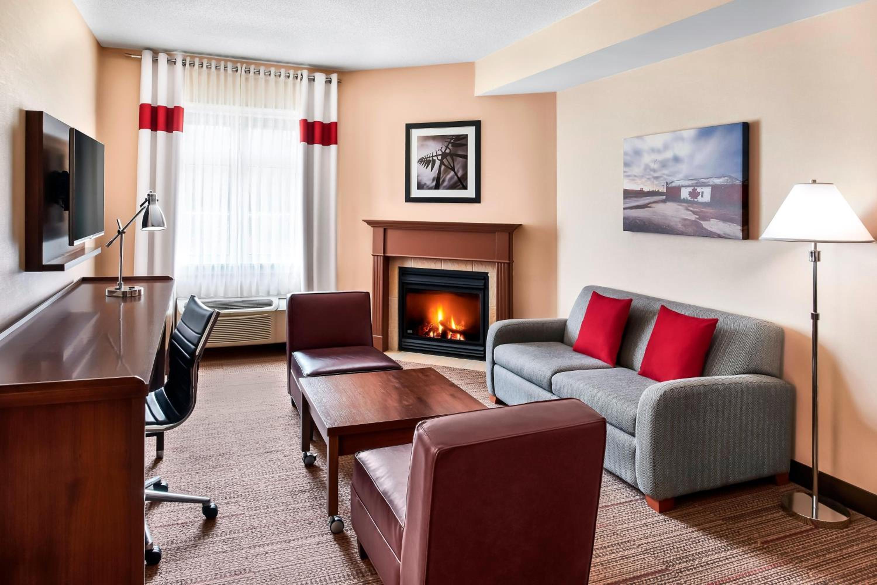1 Bedroom Suite, 1 King, Sofa bed, Ground floor, Fireplace - Photo 1