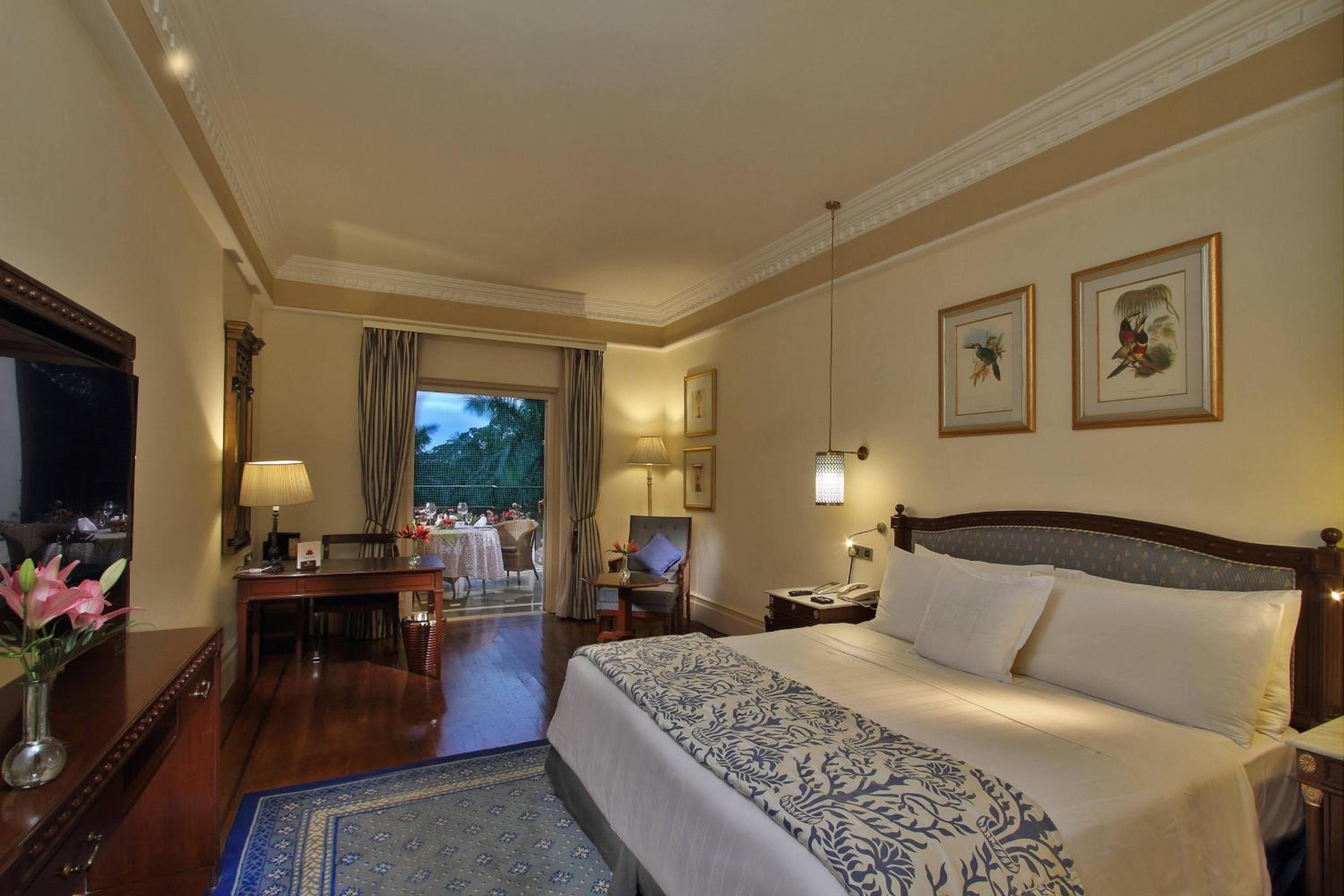 Manor Exclusive Queen Room - Club Lounge Access - Photo 1