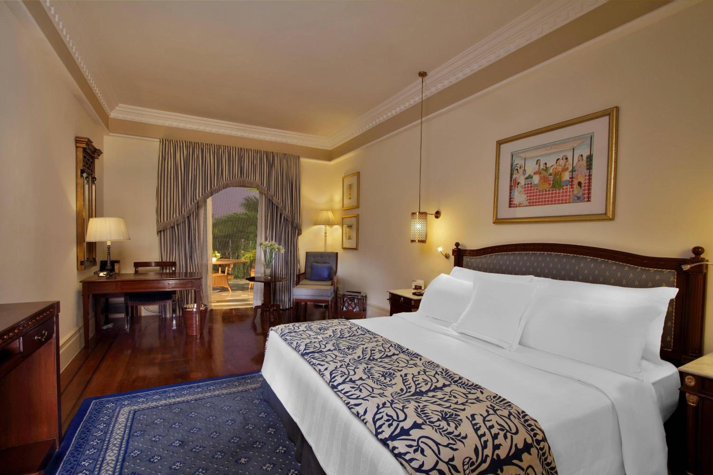 Manor Exclusive Queen Room - Club Lounge Access - Photo 2