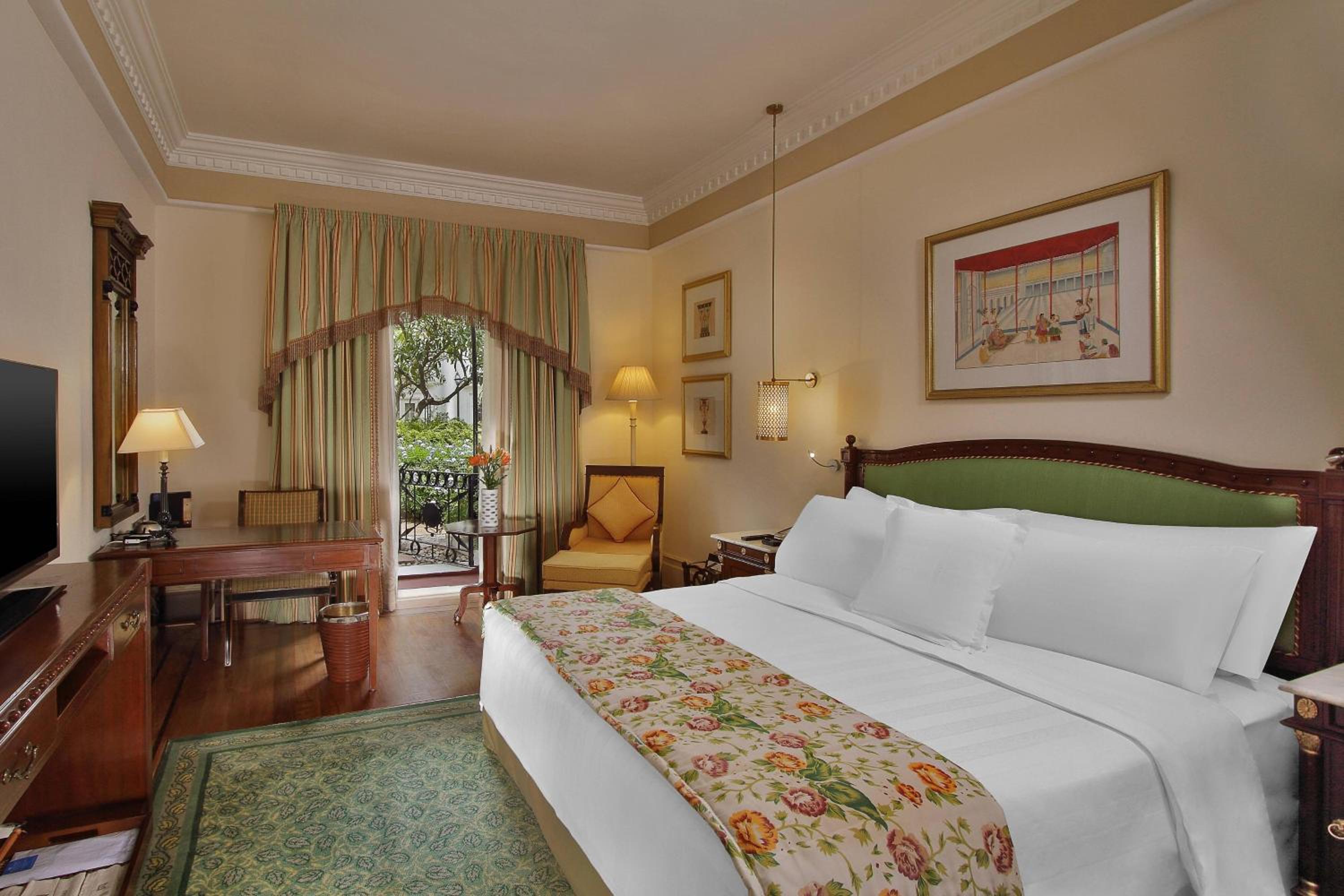 Manor Exclusive Queen Room - Club Lounge Access - Photo 4
