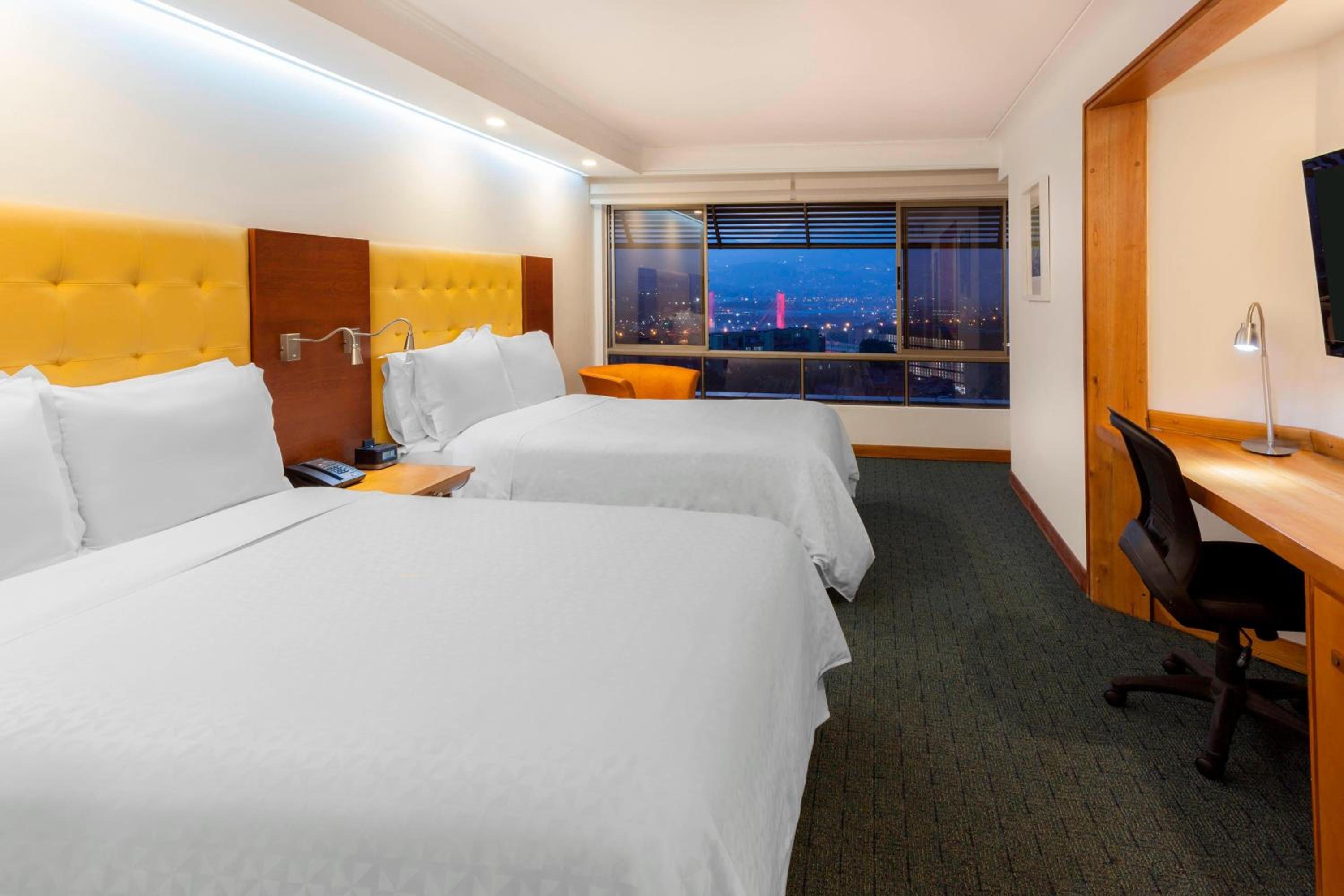 Double Room With Two Double Beds photo 2