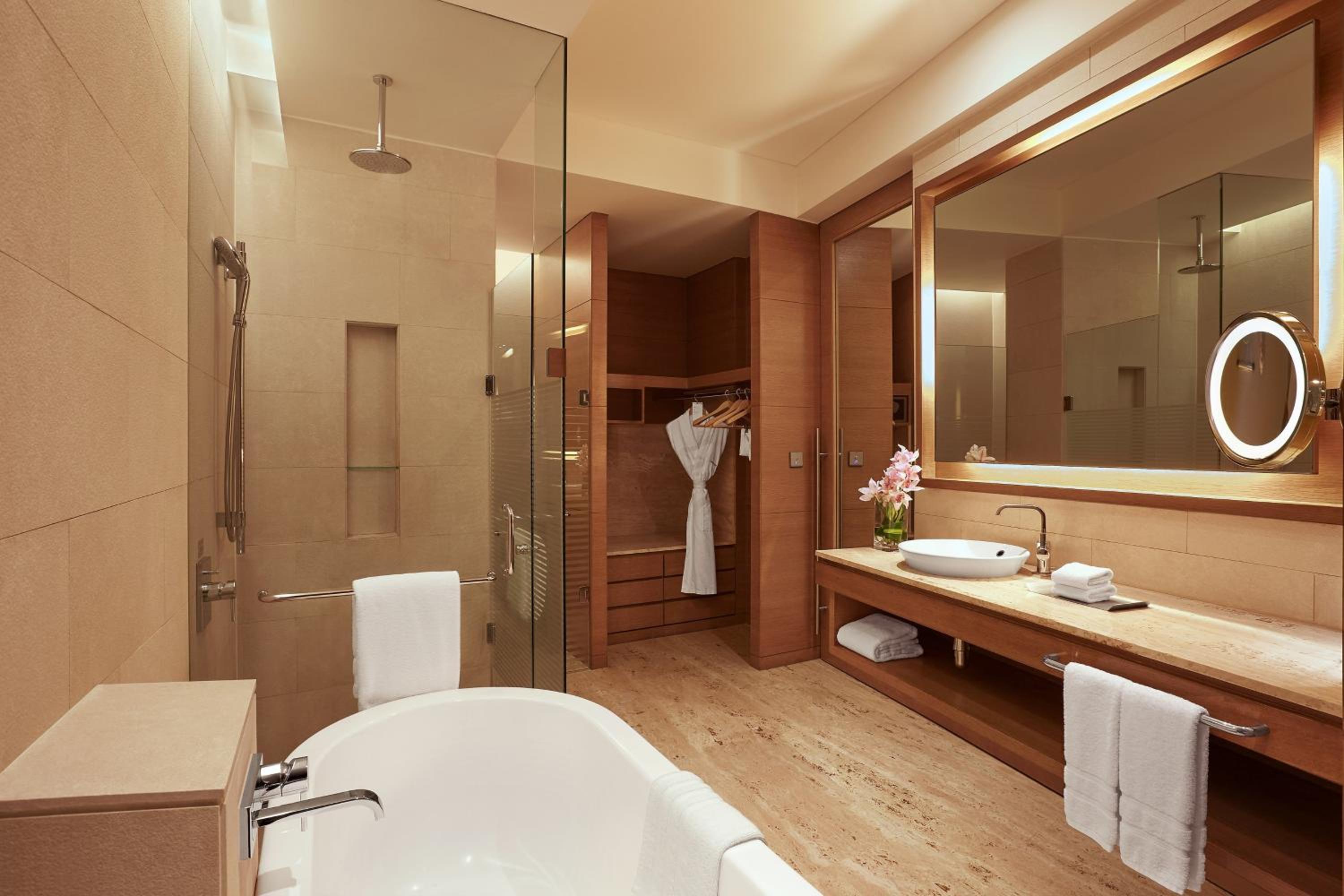 Executive Club Room - King Bed with Lounge Access with 15% discount on Spa - Photo 2