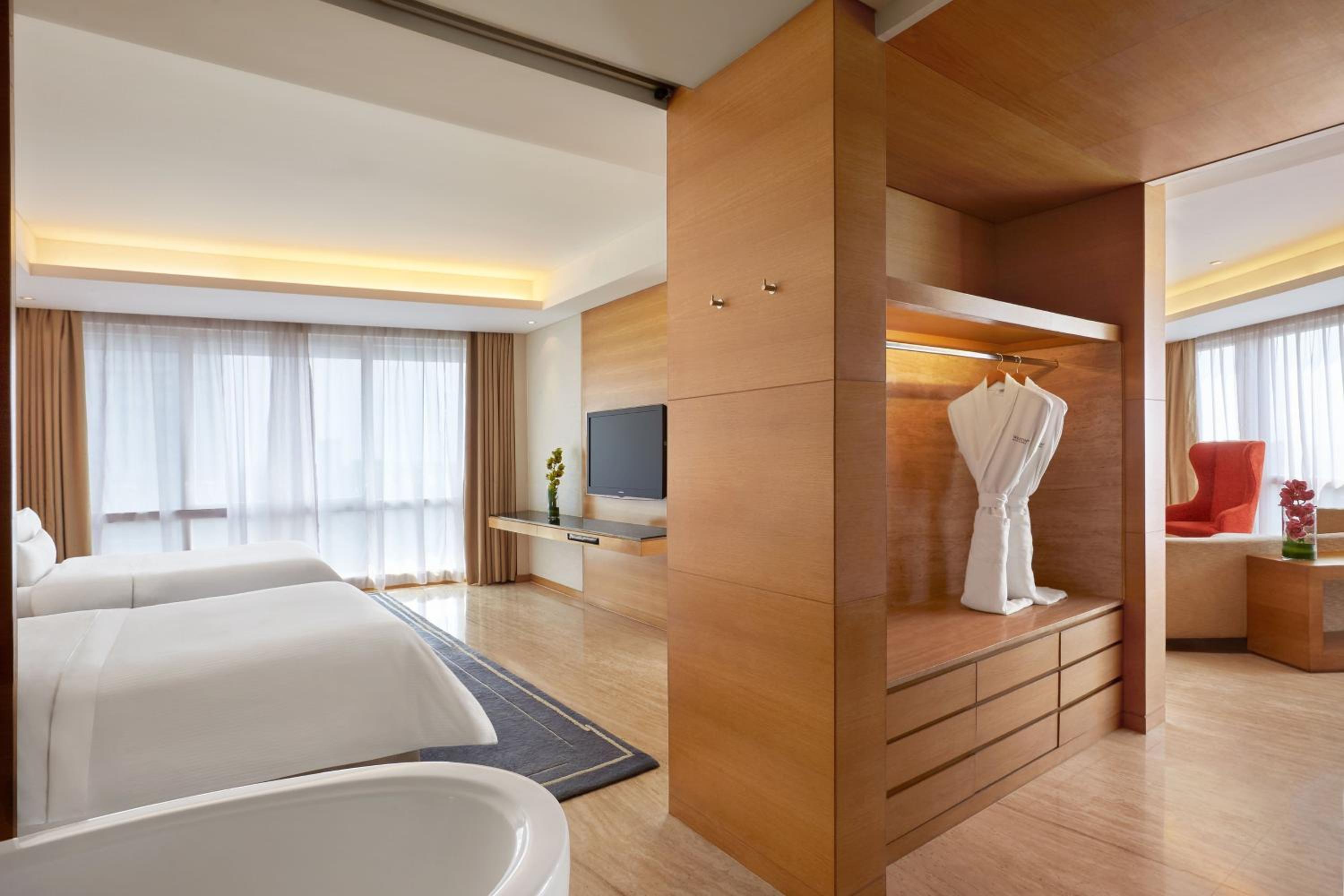 Executive Suite with Two Double Beds with Lounge Access with 15% discount on Spa photo 3
