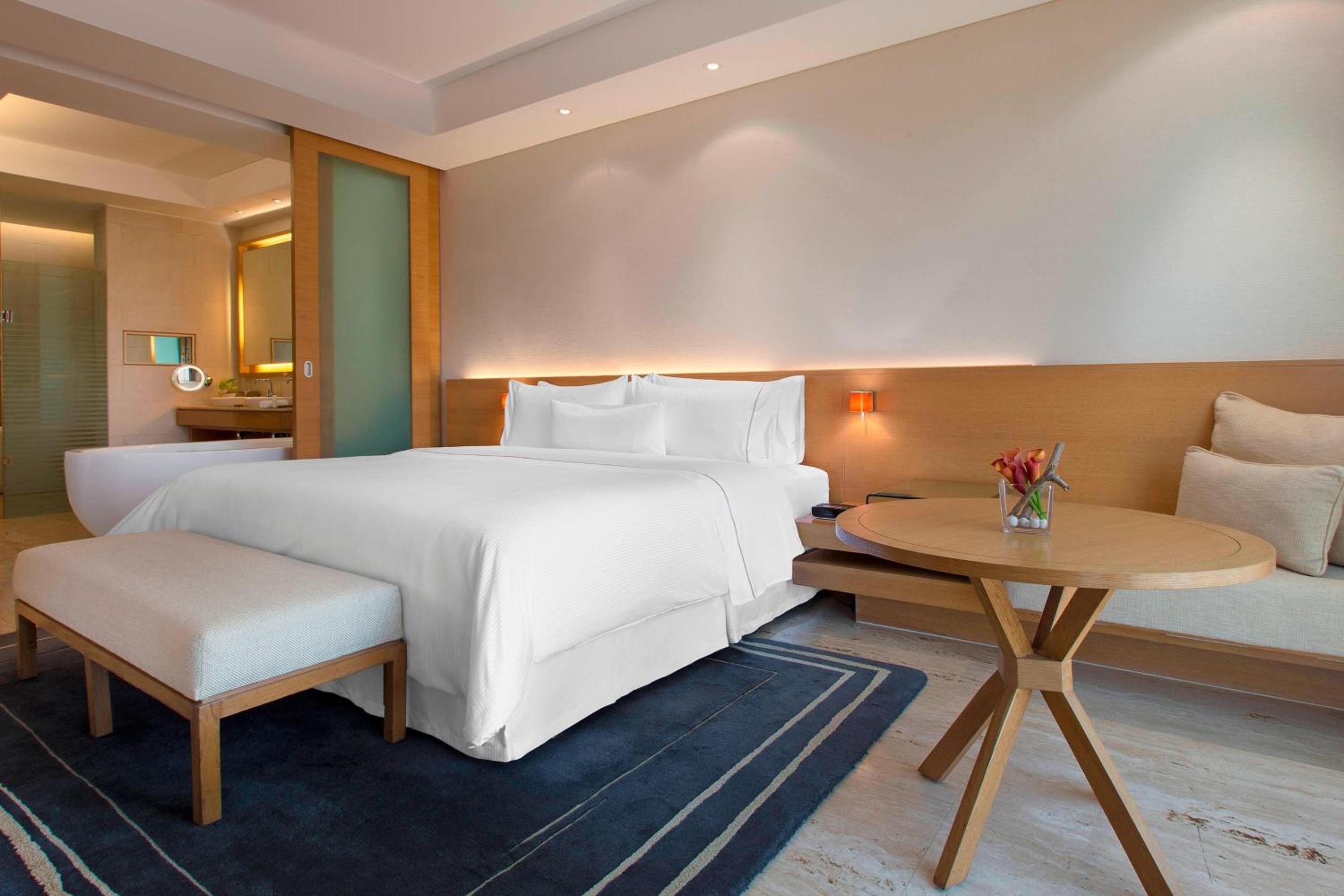 Executive King Suite with Lounge Access with 15% discount on Spa - Photo 3