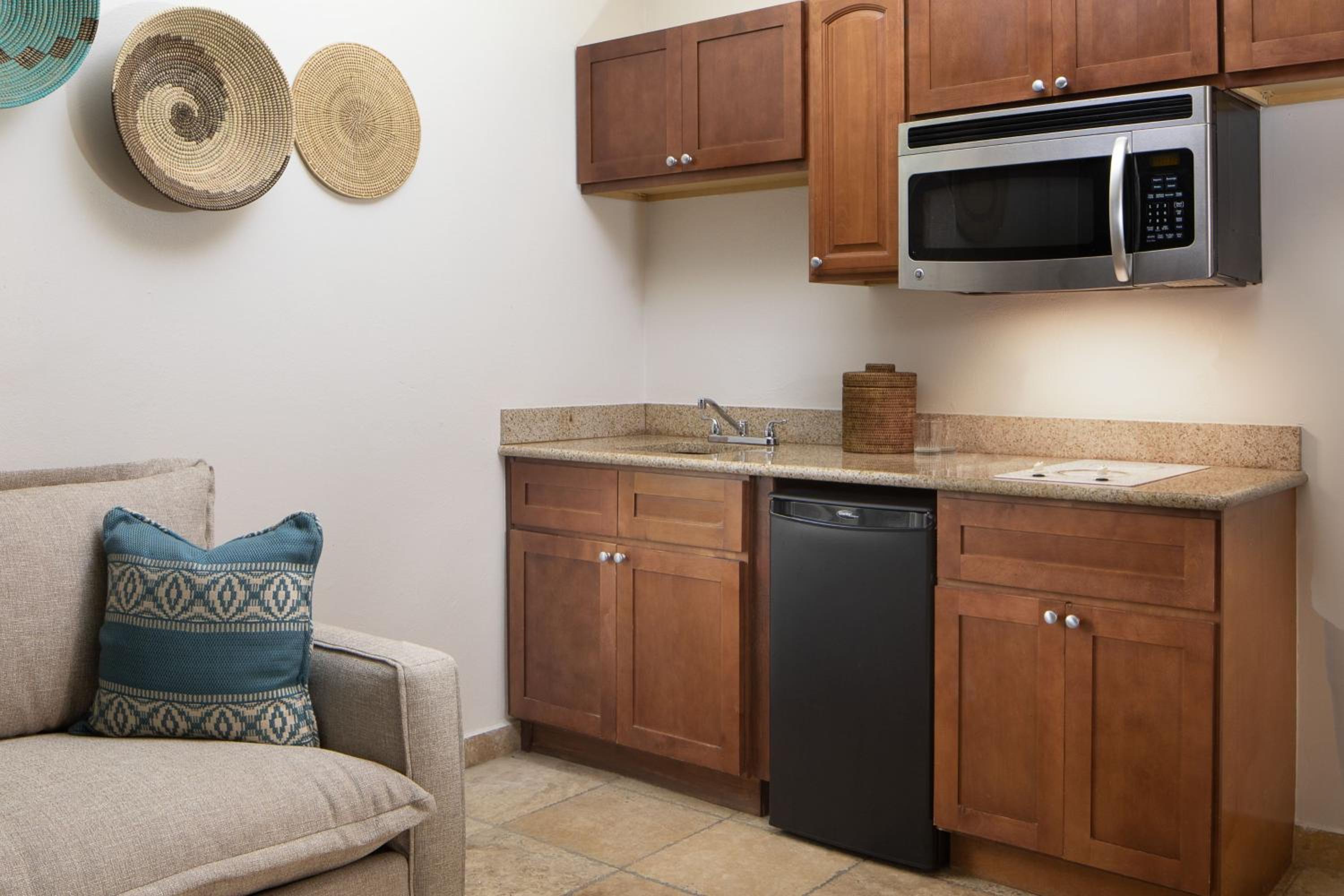 Junior Suite with Two Double Beds with Sofa Bed, Kitchenette and Ocean View photo 3