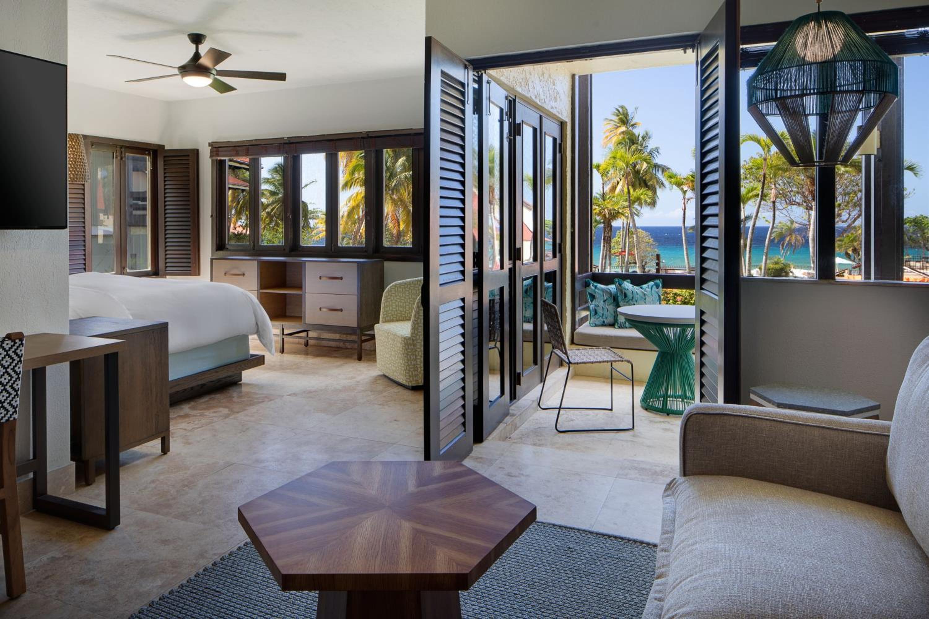 Junior King Suite with Sofa Bed and Ocean View photo 3