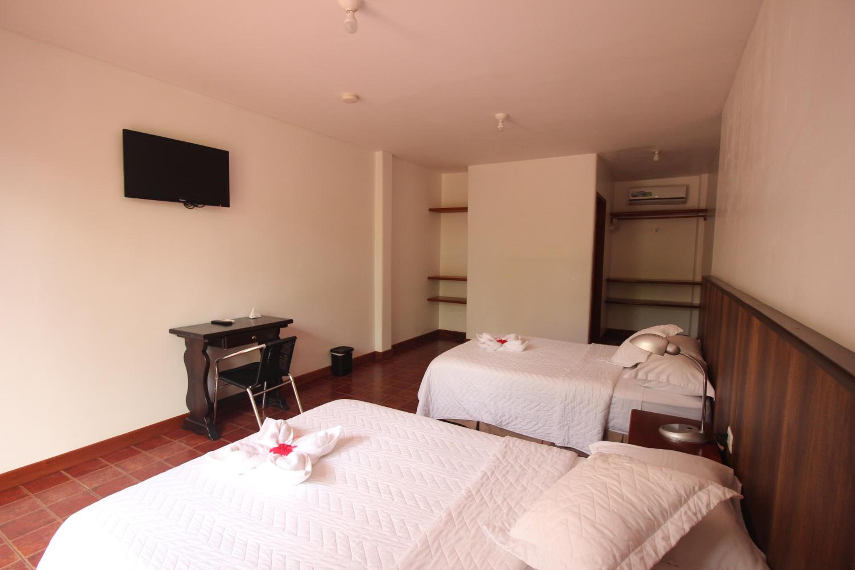 Standard Twin Room photo 2