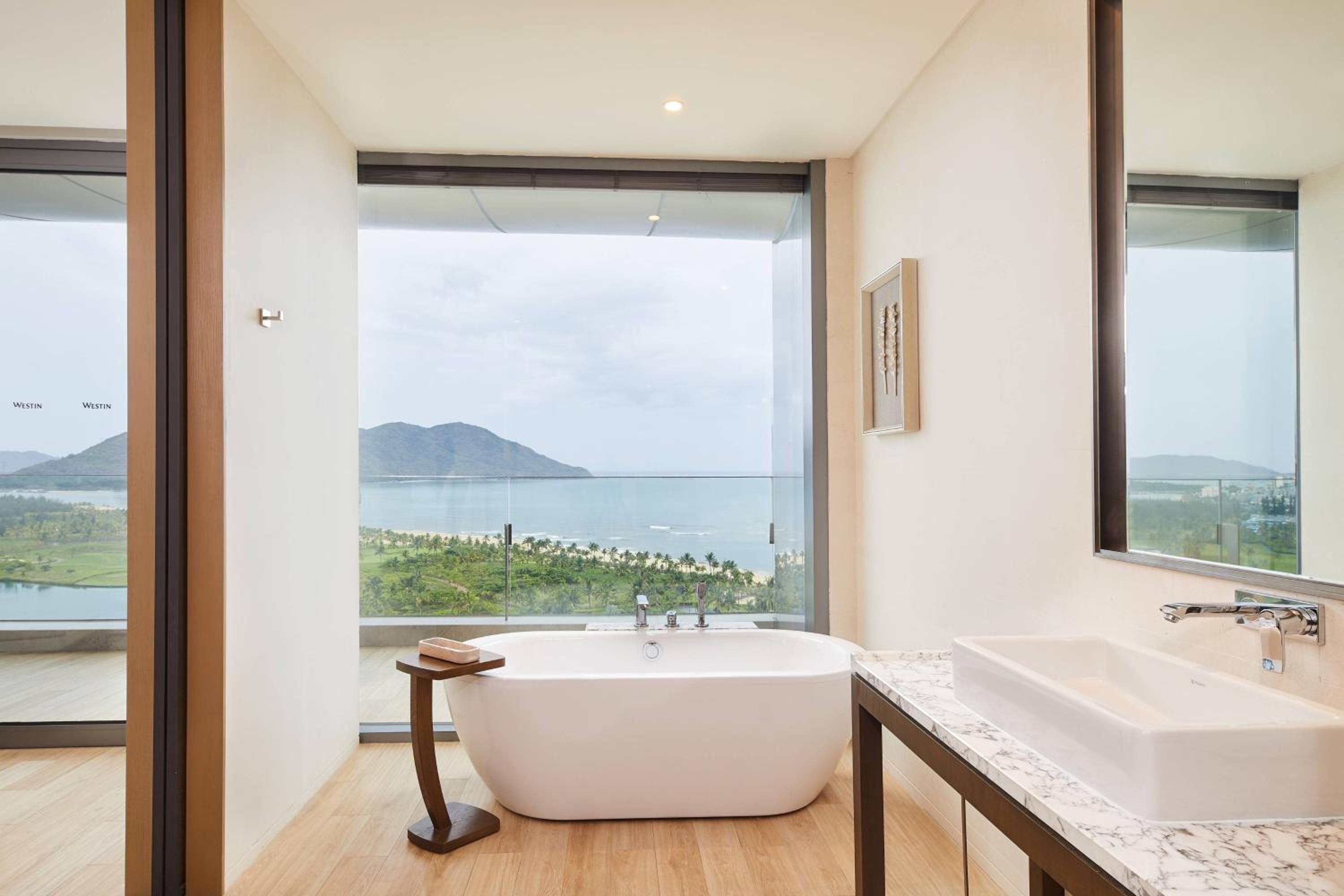 Grand Double Room with Two Double Beds and Ocean View - Oceanfront photo 3