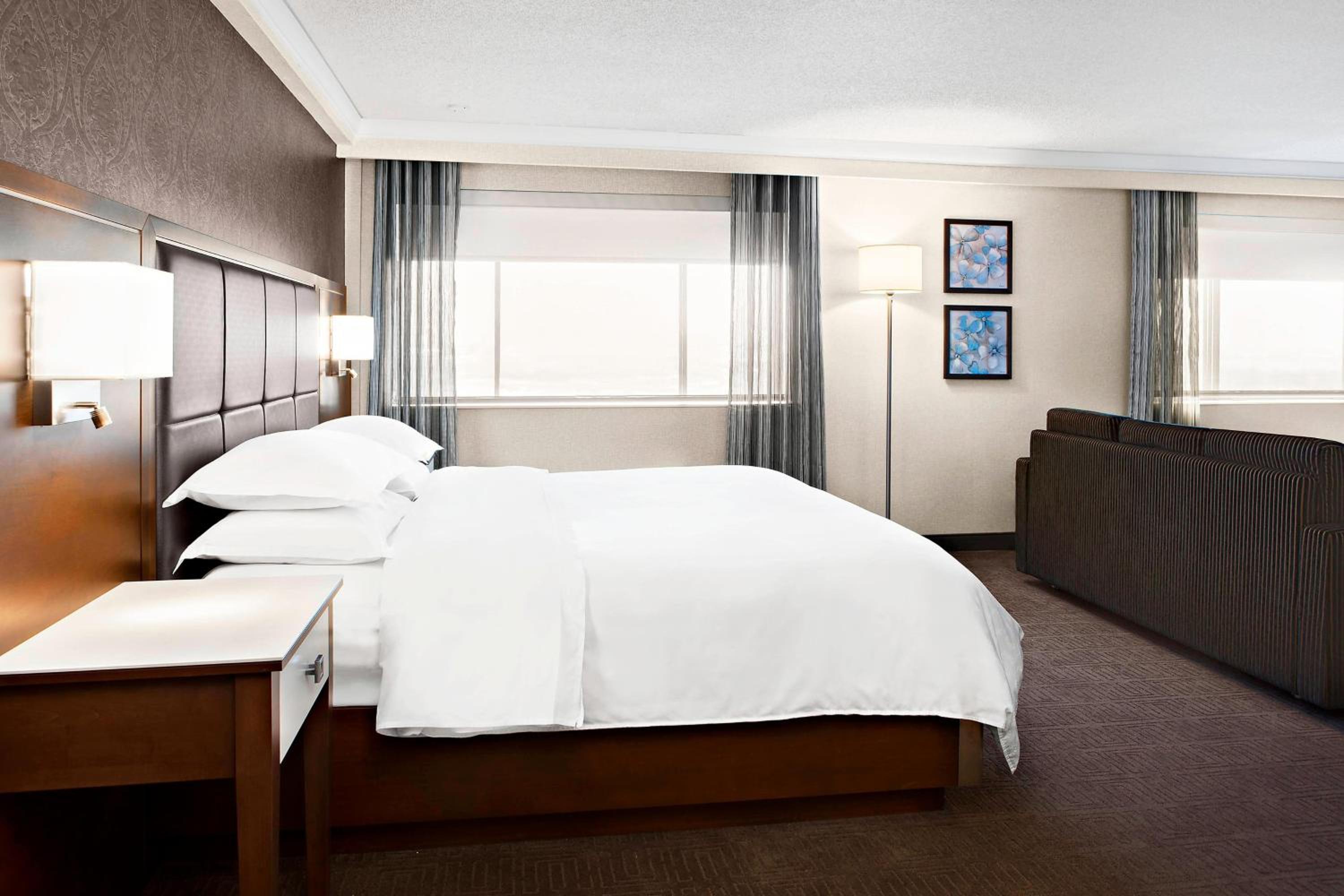 One-Bedroom Junior Suite - Photo 2