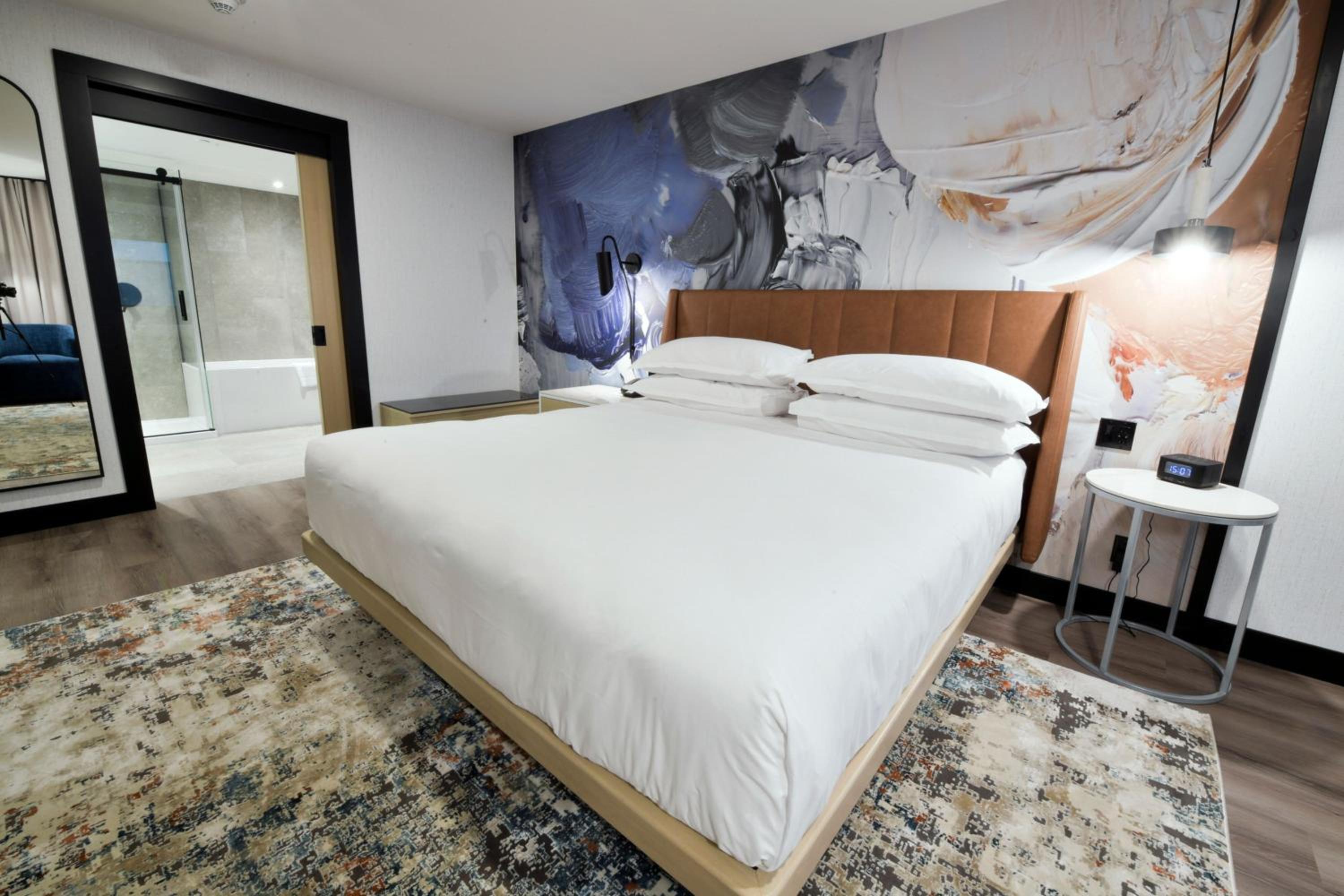 One-Bedroom Residential Suite with Whirlpool