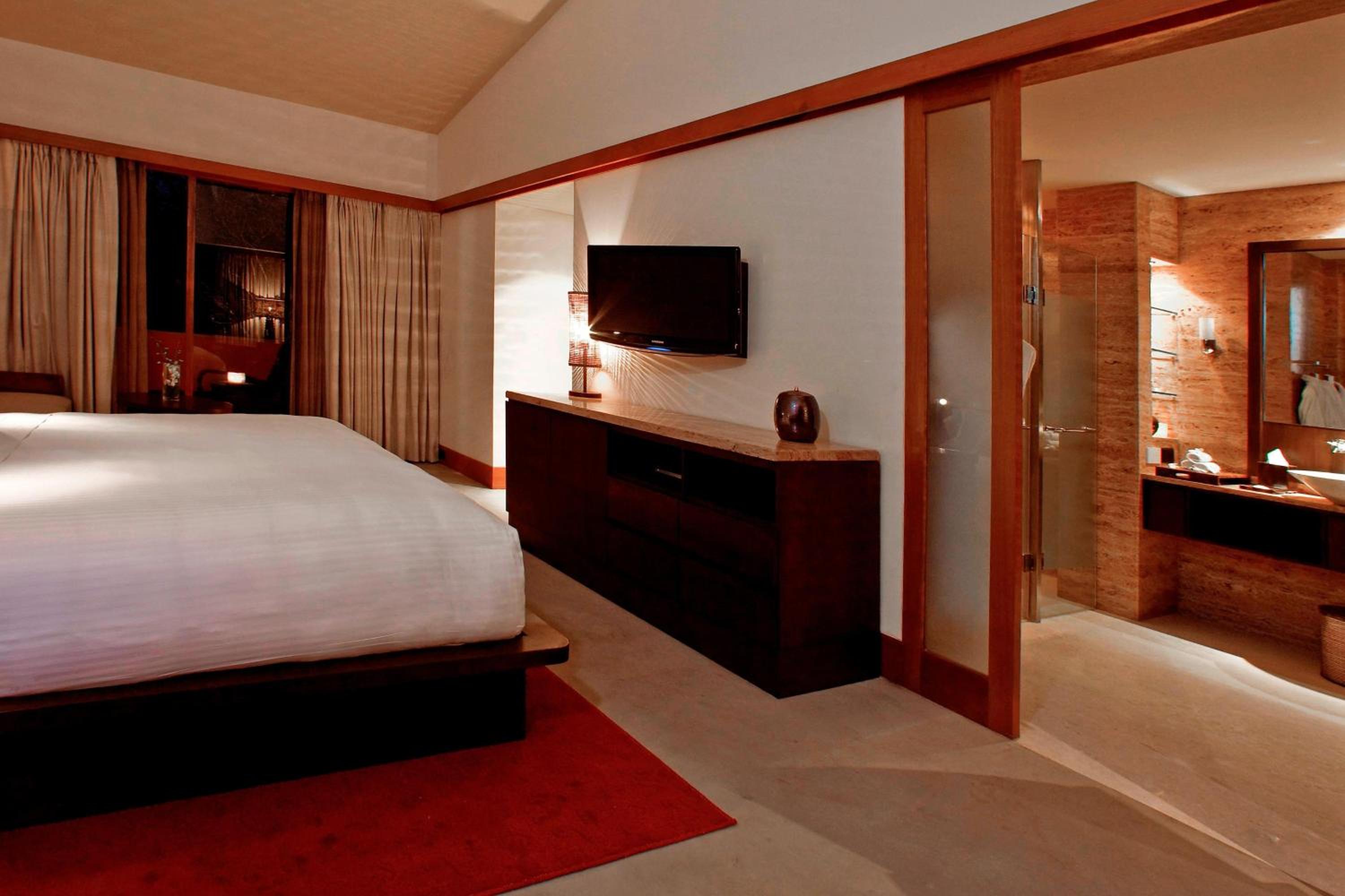 2 Queen Beds, Balcony, Guest Room