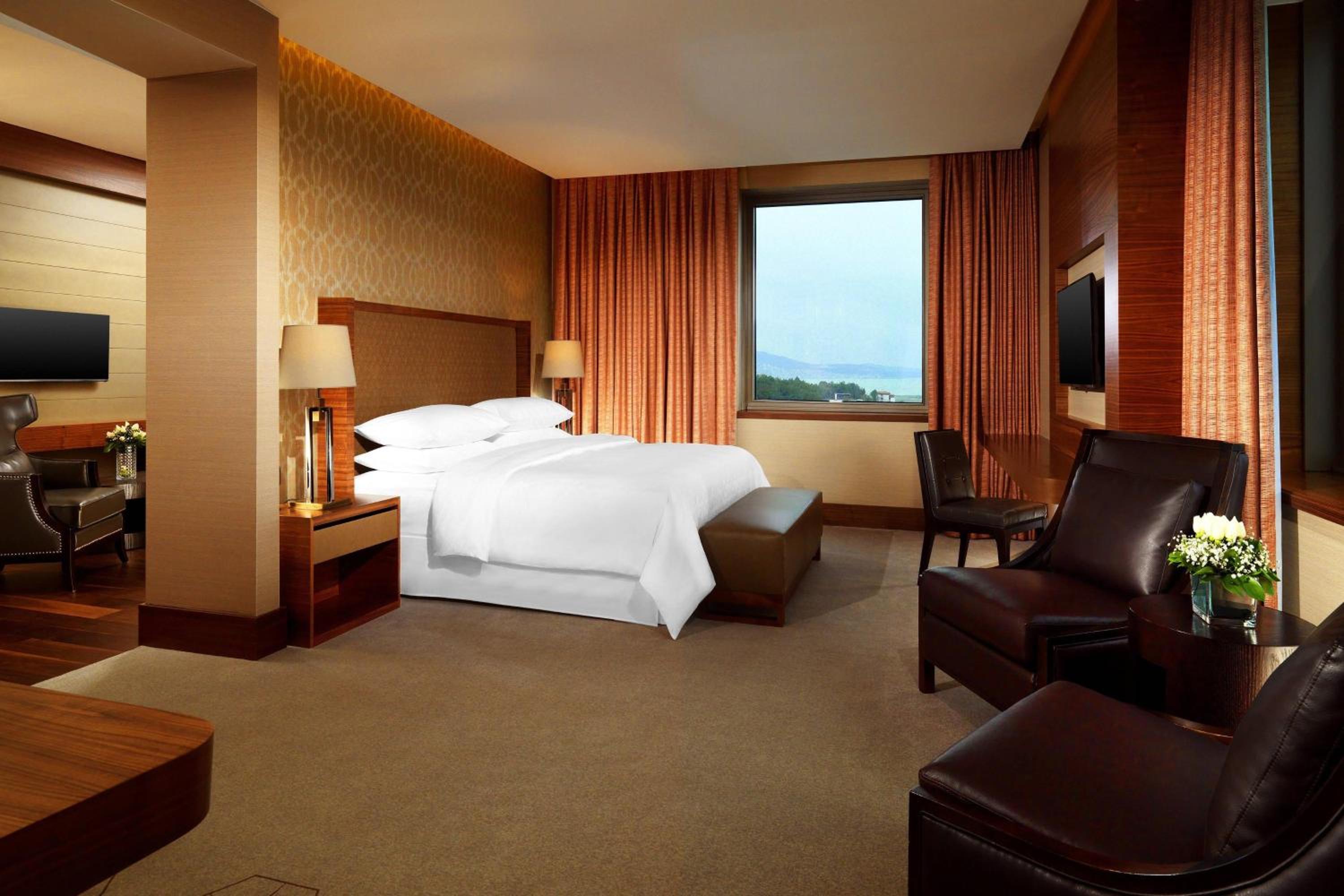 Executive Suite with King bed